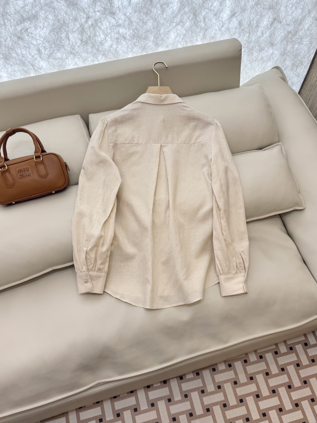 CY035#新款衬衫。
CELINE 100% 亚麻 立体钉花朵 纯色长袖衬衫 三色 SML