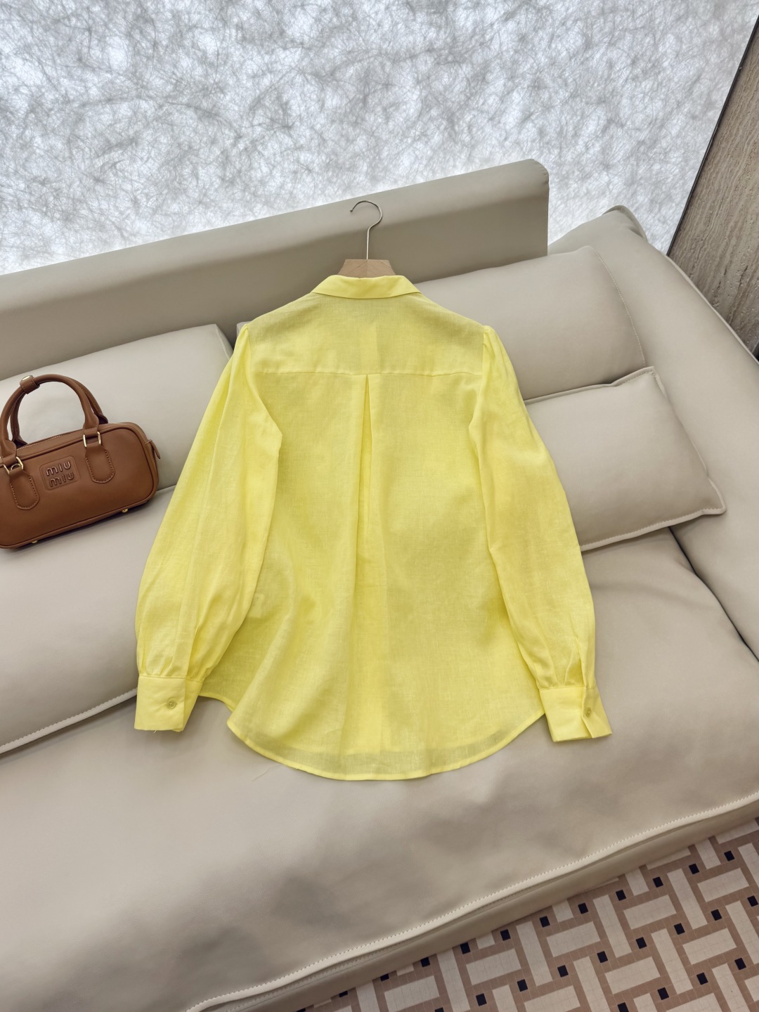CY035#新款衬衫。
CELINE 100% 亚麻 立体钉花朵 纯色长袖衬衫 三色 SML
