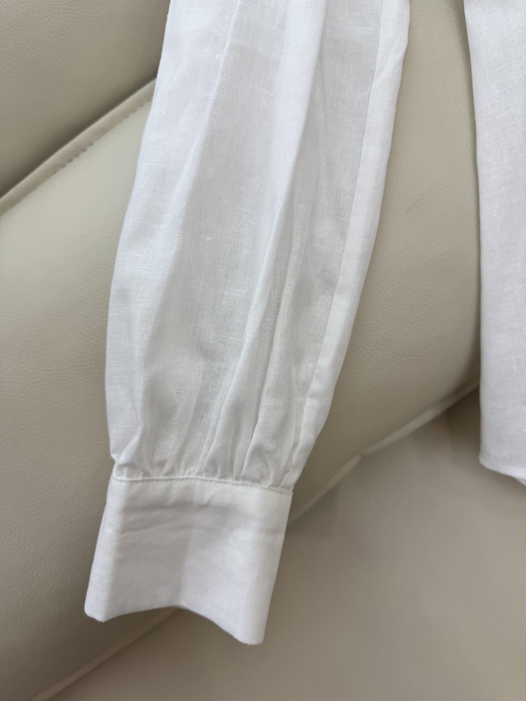 CY035#新款衬衫。
CELINE 100% 亚麻 立体钉花朵 纯色长袖衬衫 三色 SML