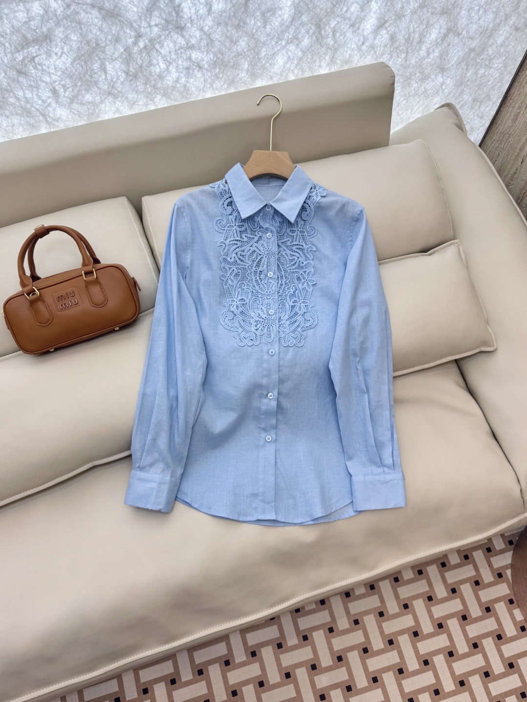CY036#新款衬衫。
CELINE 100% 亚麻 镂空绣花 纯色长袖衬衫 两色 SML