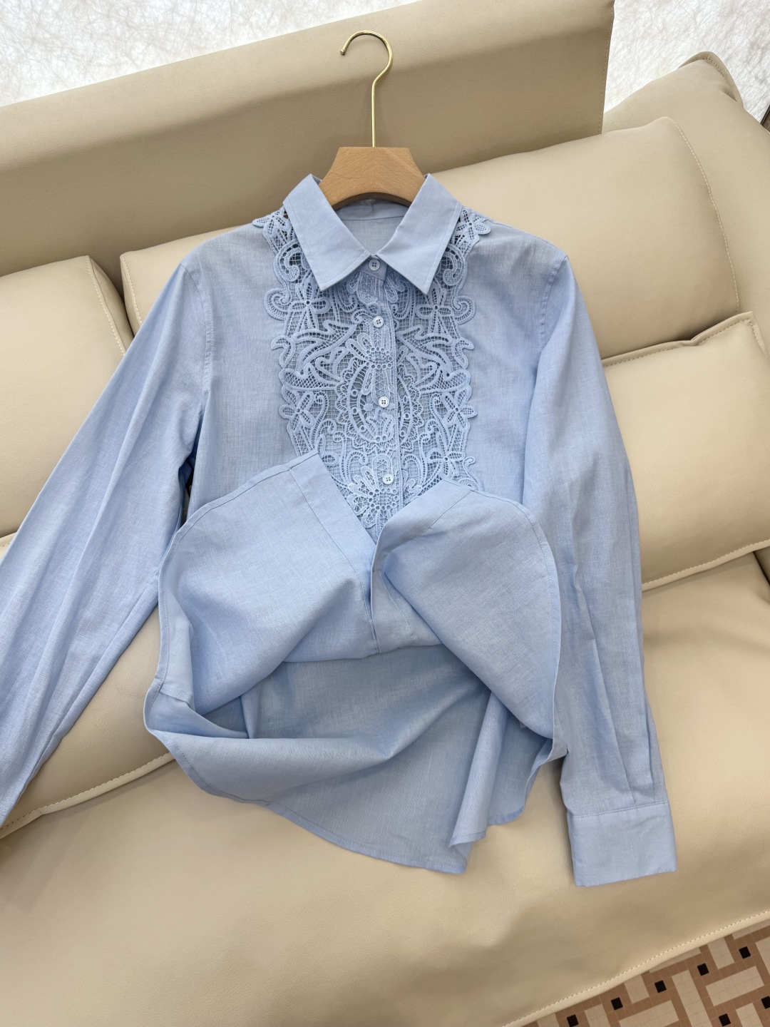 CY036#新款衬衫。
CELINE 100% 亚麻 镂空绣花 纯色长袖衬衫 两色 SML