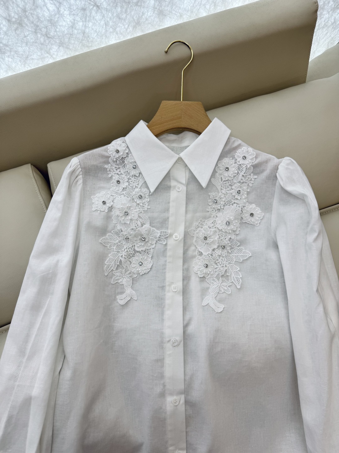 CY035#新款衬衫。
CELINE 100% 亚麻 立体钉花朵 纯色长袖衬衫 三色 SML