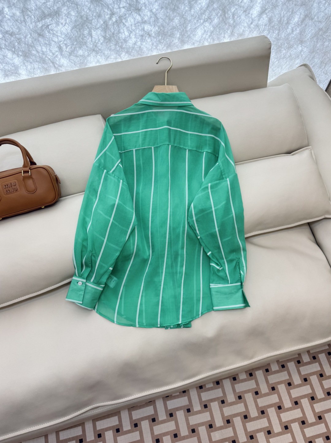CY033#新款衬衫。
celine 天丝棉 透明材质 条纹格子 长袖宽松 防晒衬衫 粉色 绿色 SML