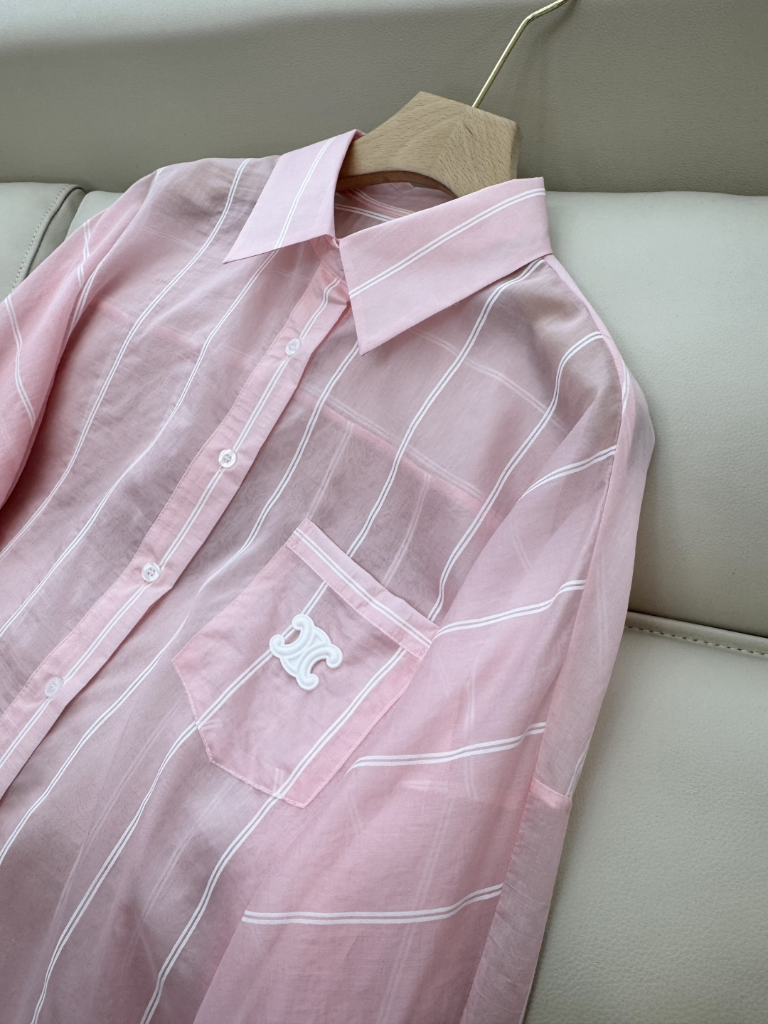 CY033#新款衬衫。
celine 天丝棉 透明材质 条纹格子 长袖宽松 防晒衬衫 粉色 绿色 SML