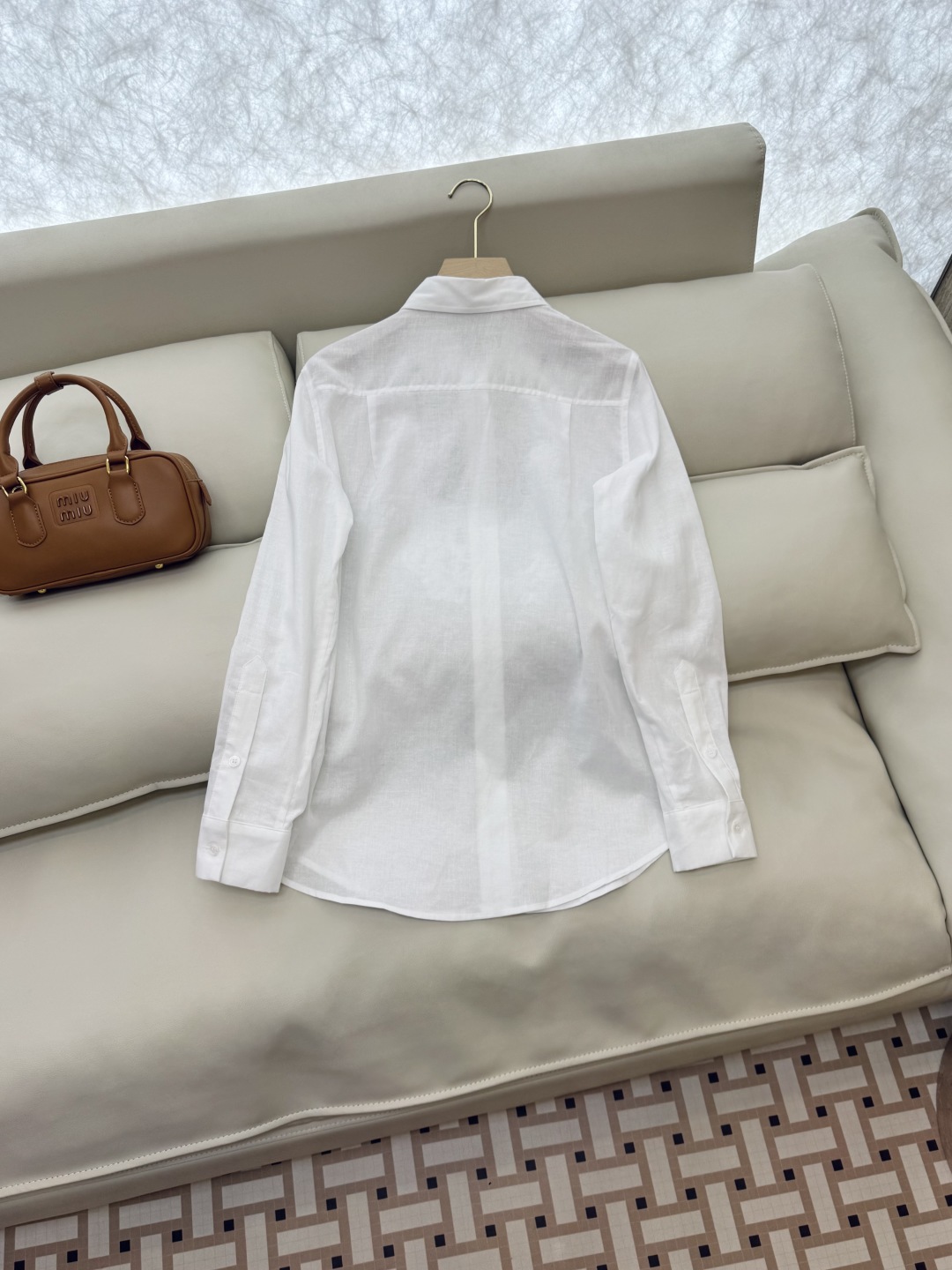 CY036#新款衬衫。
CELINE 100% 亚麻 镂空绣花 纯色长袖衬衫 两色 SML