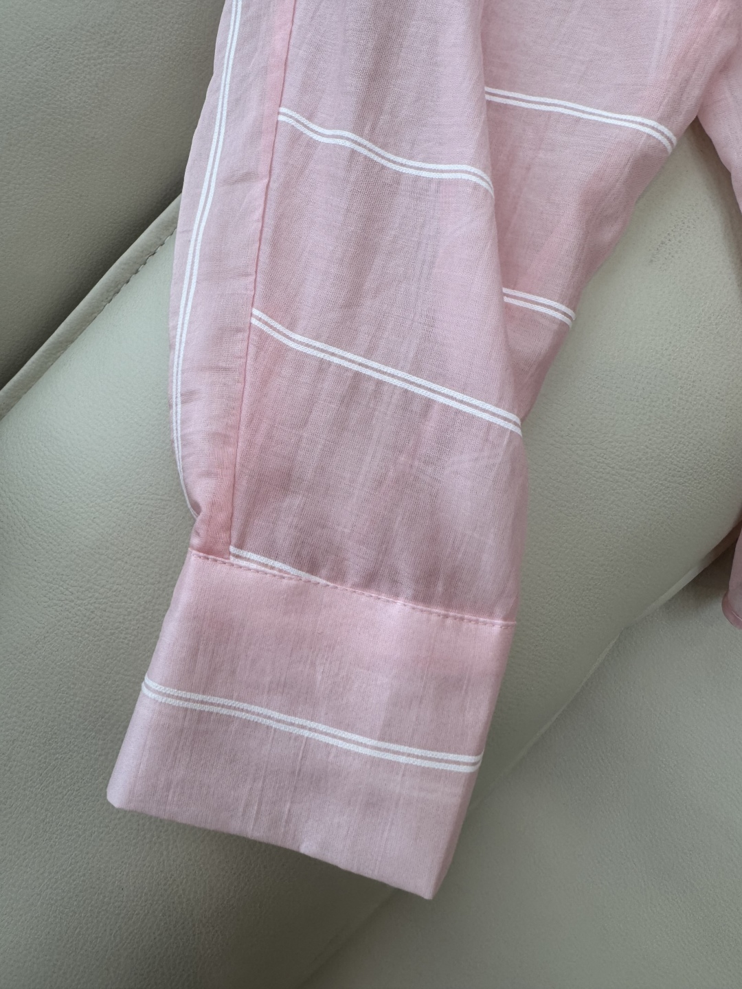 CY033#新款衬衫。
celine 天丝棉 透明材质 条纹格子 长袖宽松 防晒衬衫 粉色 绿色 SML