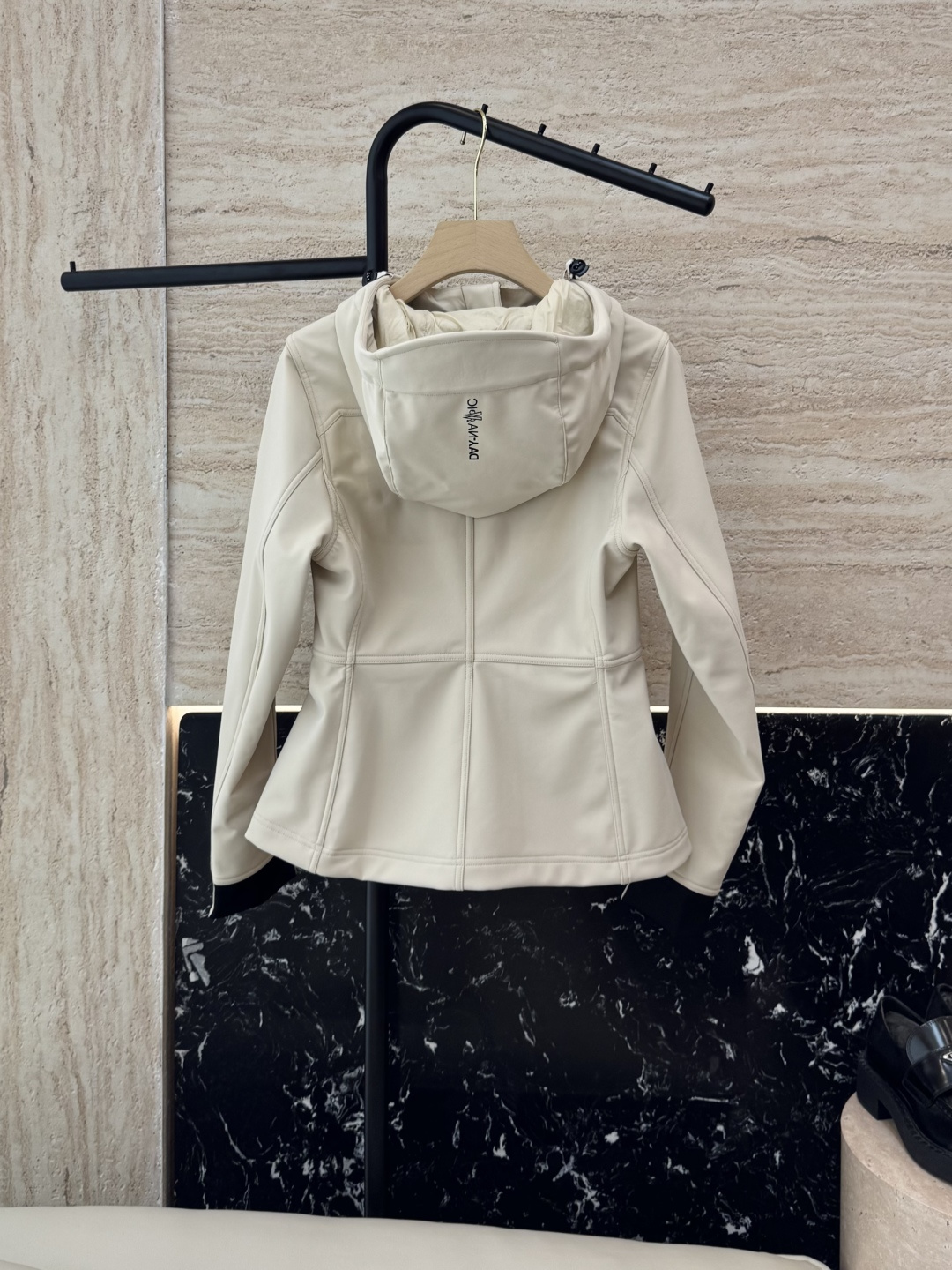 NO:329617,MN050# new jacket Mon masked outdoor super slim long-sleeved jacket Rice apricot black 0-1-2-3,,Moncler,jackets & coats,alexander wang19860909MN050#新款外套 Mon 蒙口 户外 超级显瘦长袖外套 米杏色 黑色 0-1-2-3,,Moncler,jackets & coats,alexander wang,Women's clothing