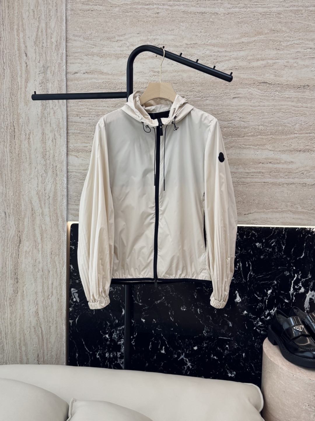 NO:329645,MN054# new jacket Mon masked pleated sleeves Zippered long sleeve jacket Three colors 0/1/2,,Moncler,jackets & coats,alexander wang19860909MN054#新款外套 Mon 蒙口 褶皱袖 拉链款 长袖外套 三色 0/1/2,,Moncler,jackets & coats,alexander wang,Women's clothing