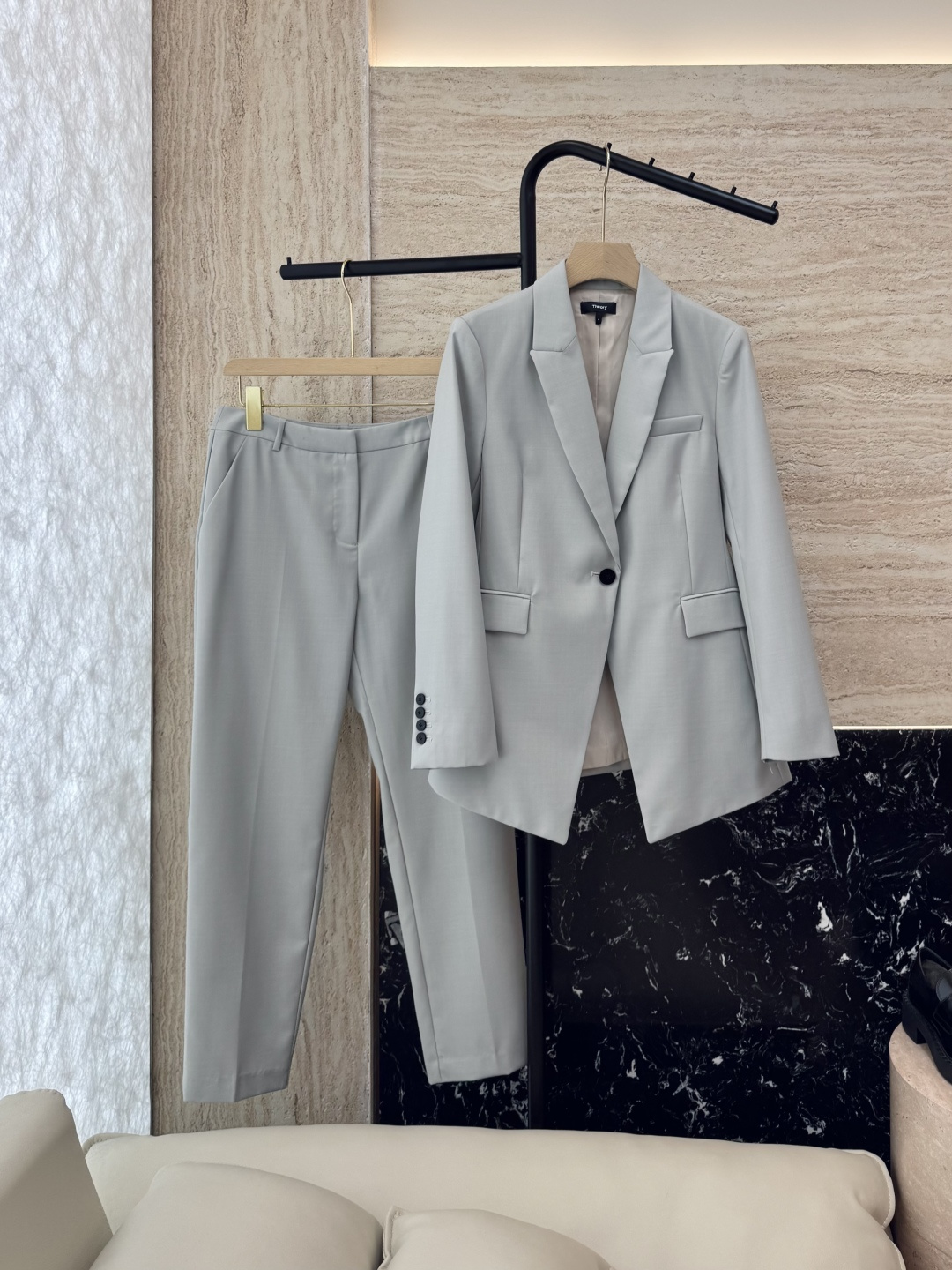 NO:440734,LM010# new suit theory 96 wool slim tailoring long sleeve blazer trousers suit 0-2-4-6 size,,jackets & coats,business suit,alexander wang19860909LM010#新款套装 theory 96 羊毛 修身剪裁 长袖西装外套长裤套装 0-2-4-6码,,jackets & coats,business suit,alexander wang,Women's clothing