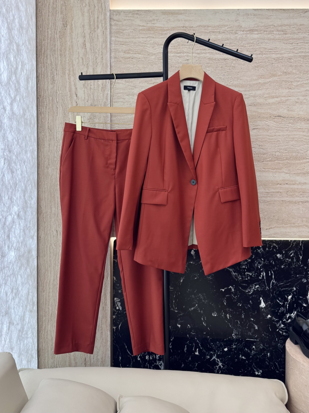 NO:440721,LM010# new suit theory 96 wool slim tailoring long sleeve blazer trousers suit 0-2-4-6 size,,jackets & coats,business suit,alexander wang19860909LM010#新款套装 theory 96 羊毛 修身剪裁 长袖西装外套长裤套装 0-2-4-6码,,jackets & coats,business suit,alexander wang,Women's clothing