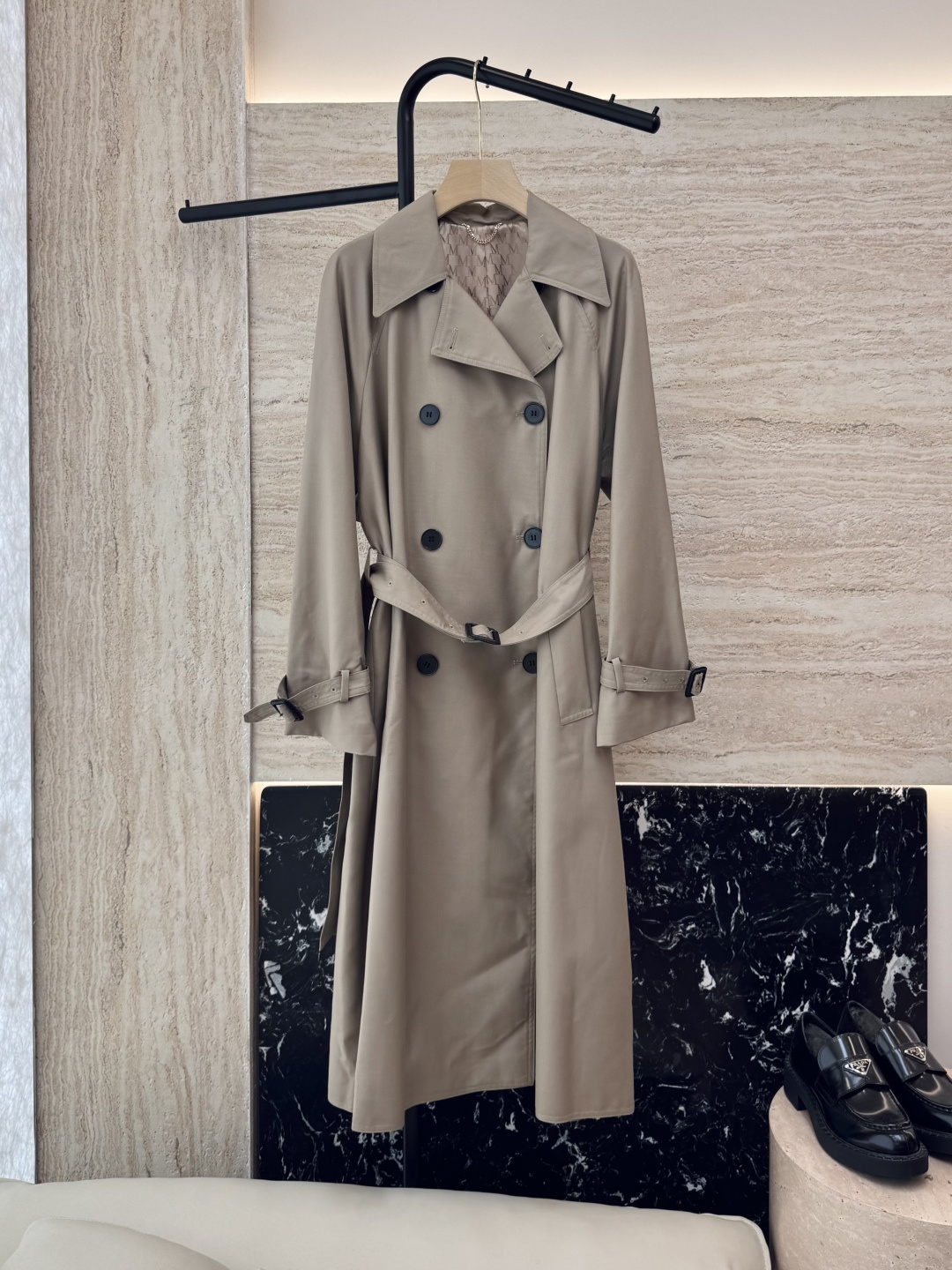 NO:440711,LM008# new windbreaker Max printed lining double-breasted long windbreaker Navy blue Khaki XS SMLXL,,alexander wang19860909LM008#新款风衣 Max 印花内里 双排扣 长款风衣 藏青色 卡其色 XS SMLXL,,alexander wang,Women's clothing