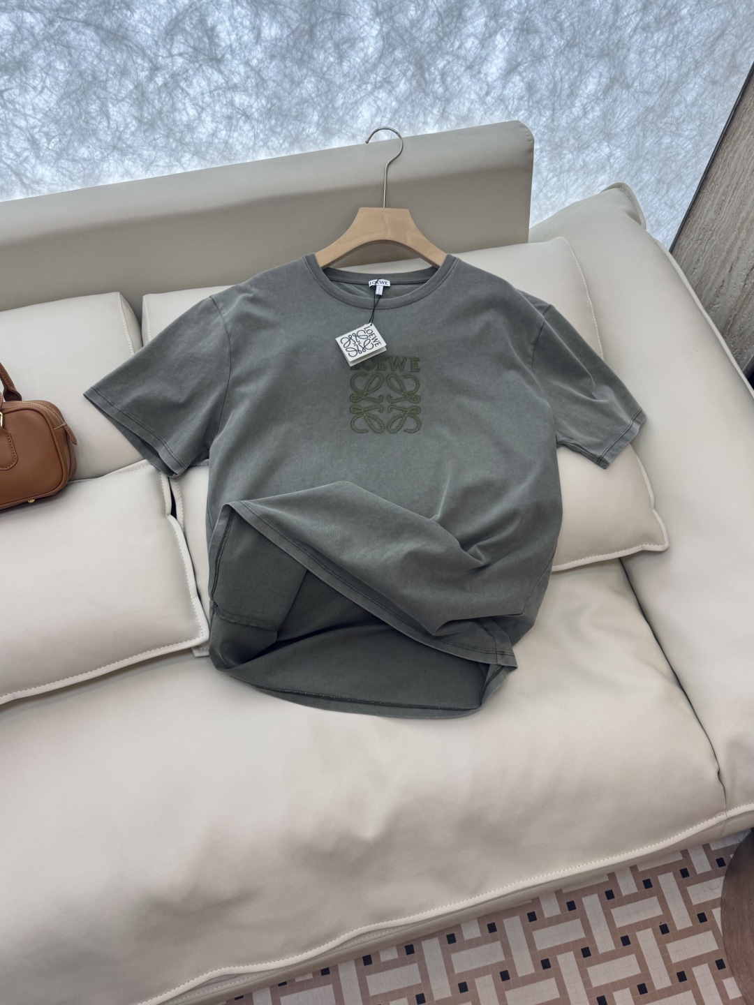 QG075#清仓特价‼️4M
Loewe 绣花字母logo 宽松 爆款短袖T恤 SML