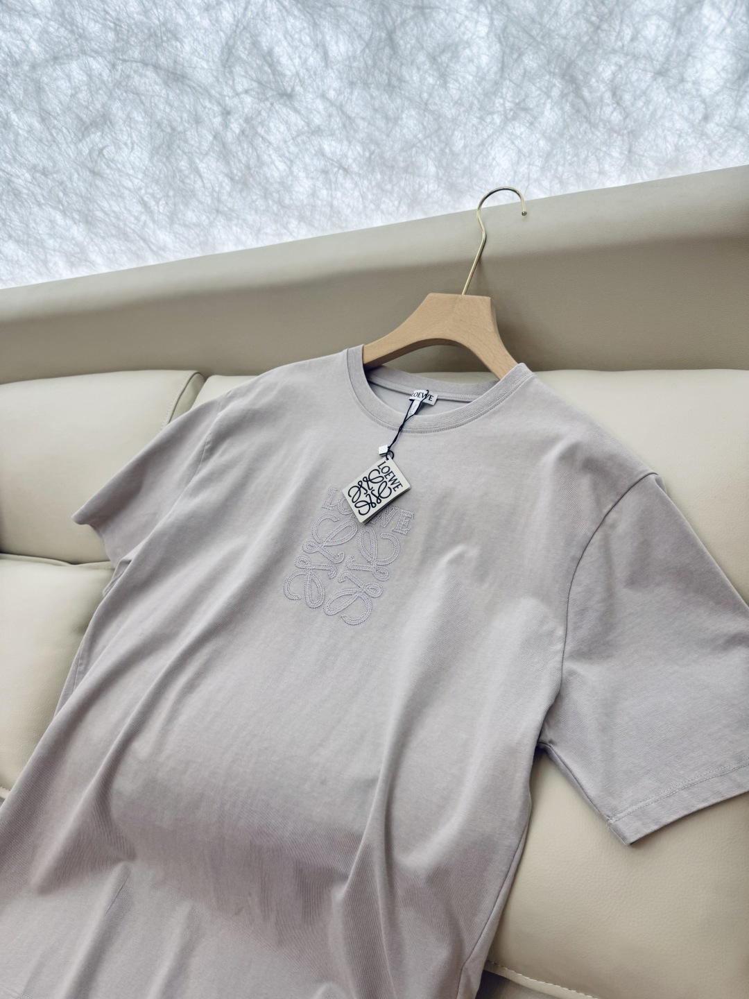 QG075#清仓特价‼️18S
Loewe 绣花字母logo 宽松 爆款短袖T恤 三色 SML