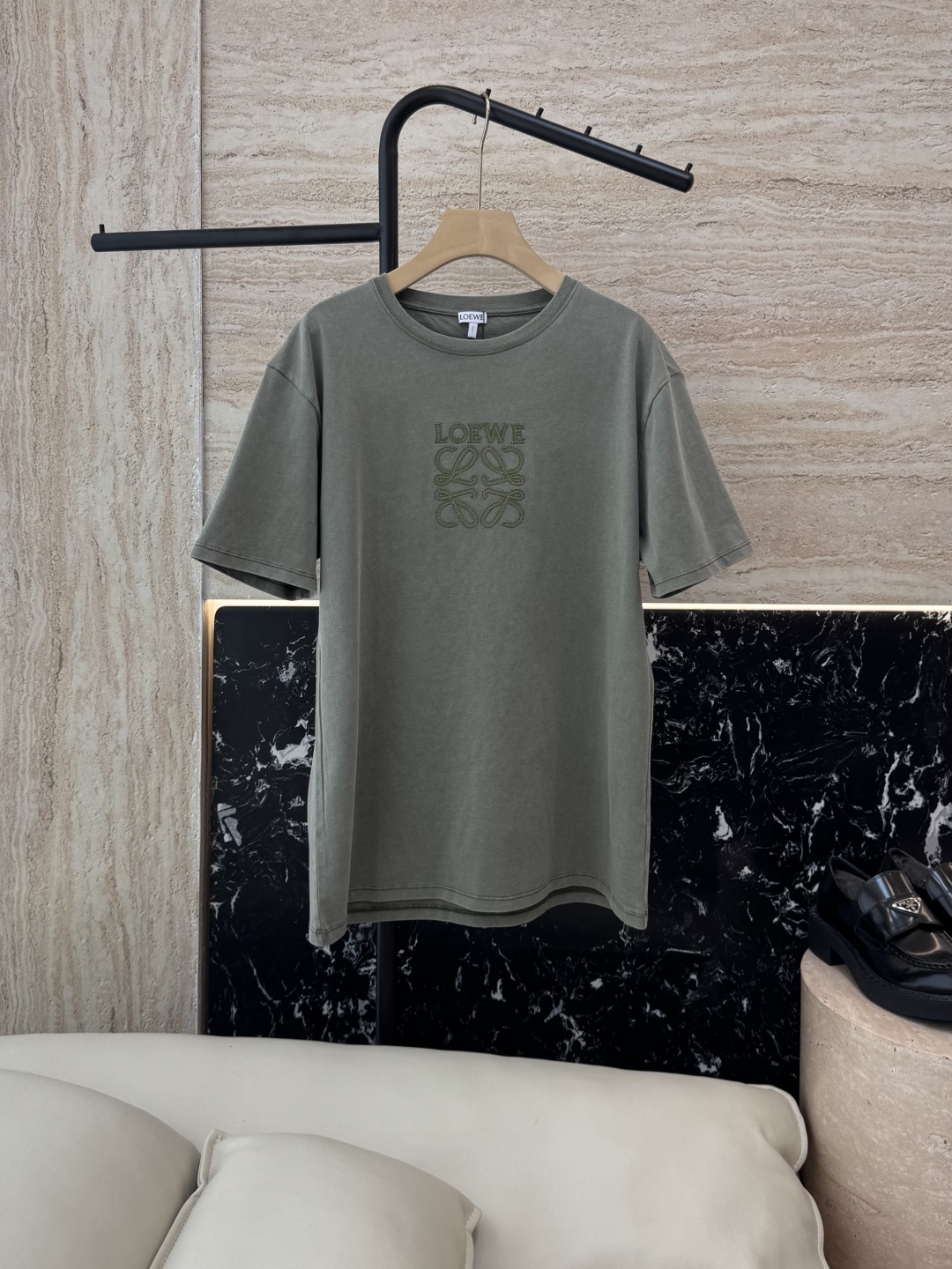 QG075#清仓特价‼️4M
Loewe 绣花字母logo 宽松 爆款短袖T恤 SML