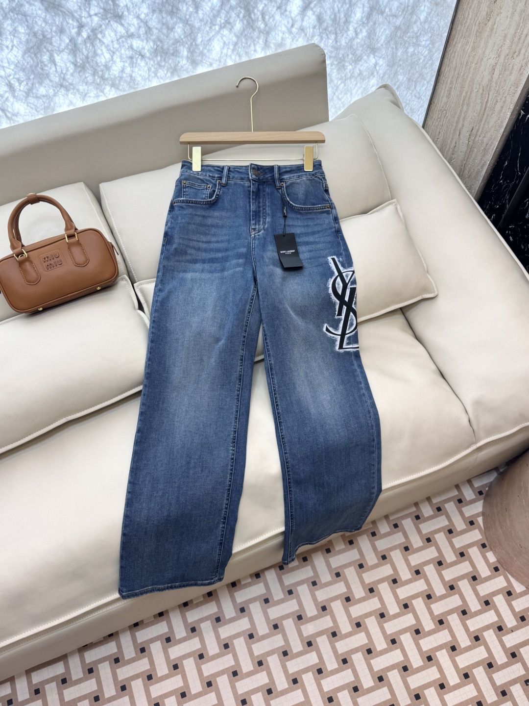 CX079#新款牛仔裤。
YSL 字母印花 牛仔棉显瘦牛仔裤 26-30码