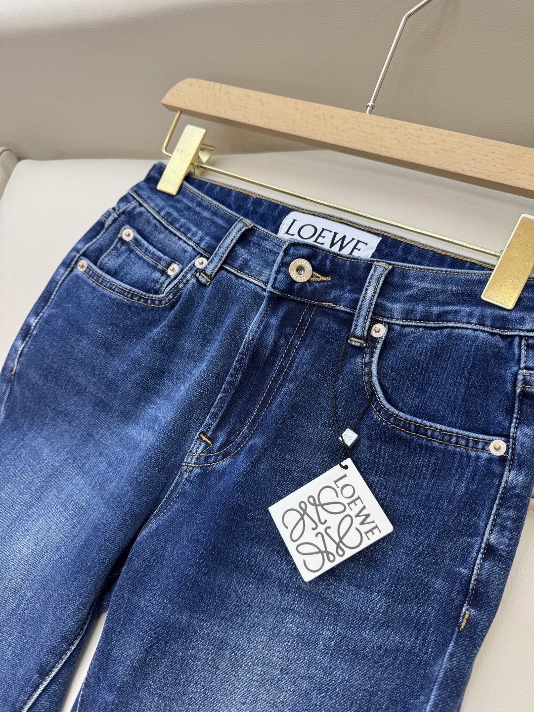 CX078#新款牛仔裤。
Loewe 绣花logo 牛仔棉显瘦牛仔裤 26-30码