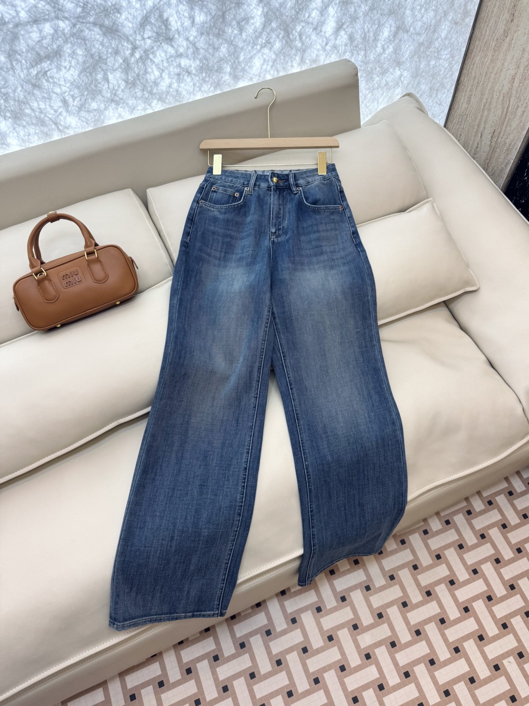 CX081#新款牛仔裤。
Valentino 字母印花内里 牛仔棉显瘦牛仔裤 26-30码