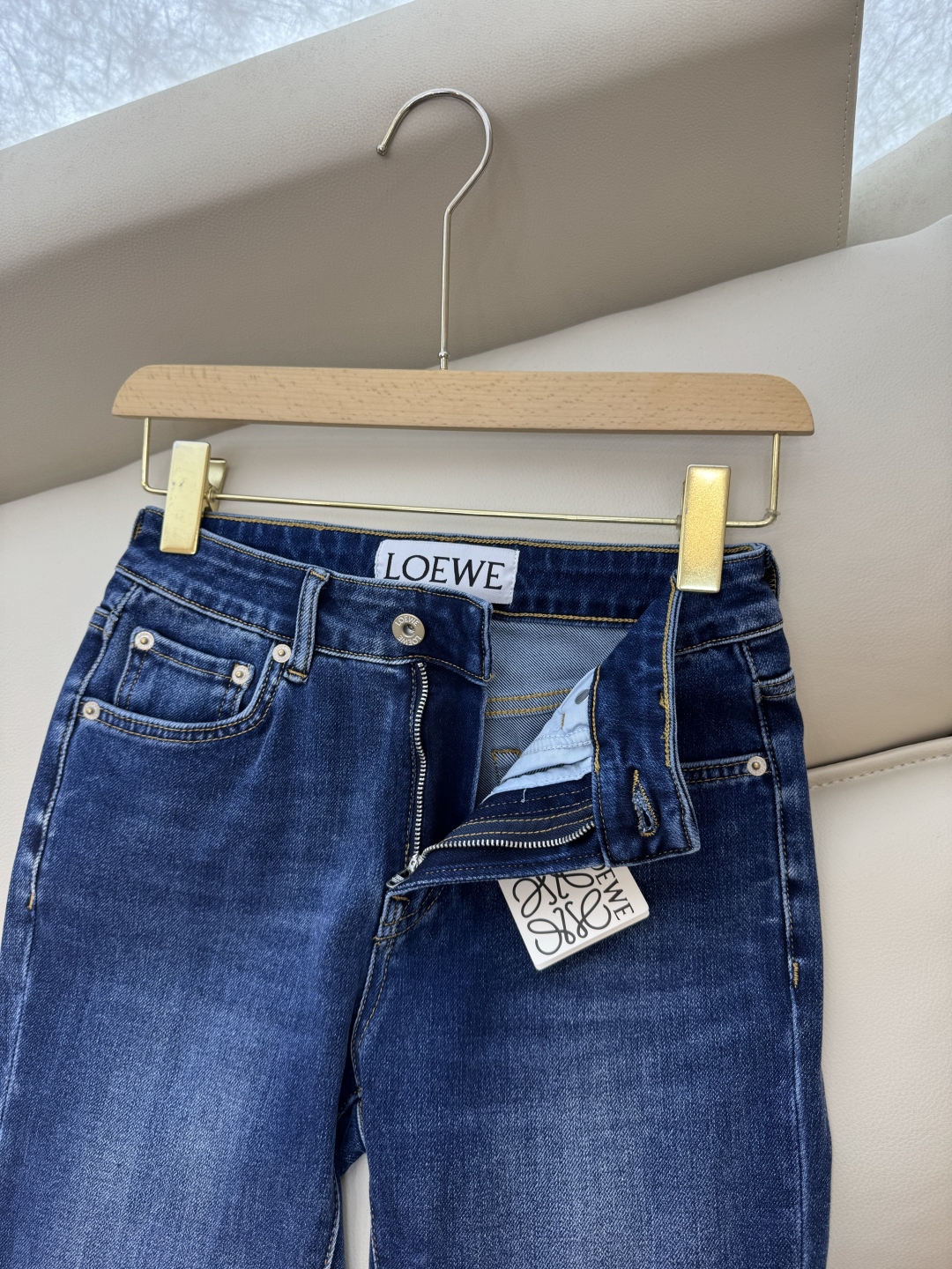 CX078#新款牛仔裤。
Loewe 绣花logo 牛仔棉显瘦牛仔裤 26-30码