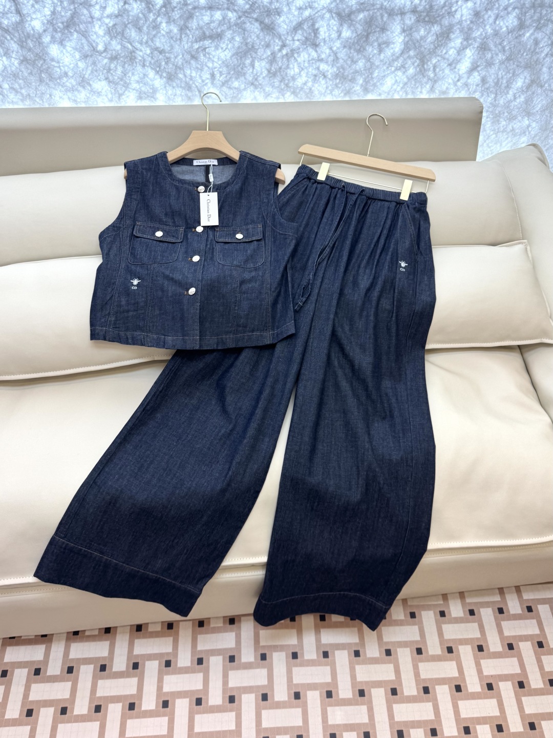 CX074#新款套装。
Dior 牛仔棉背心➕长裤套装 蓝色 SML