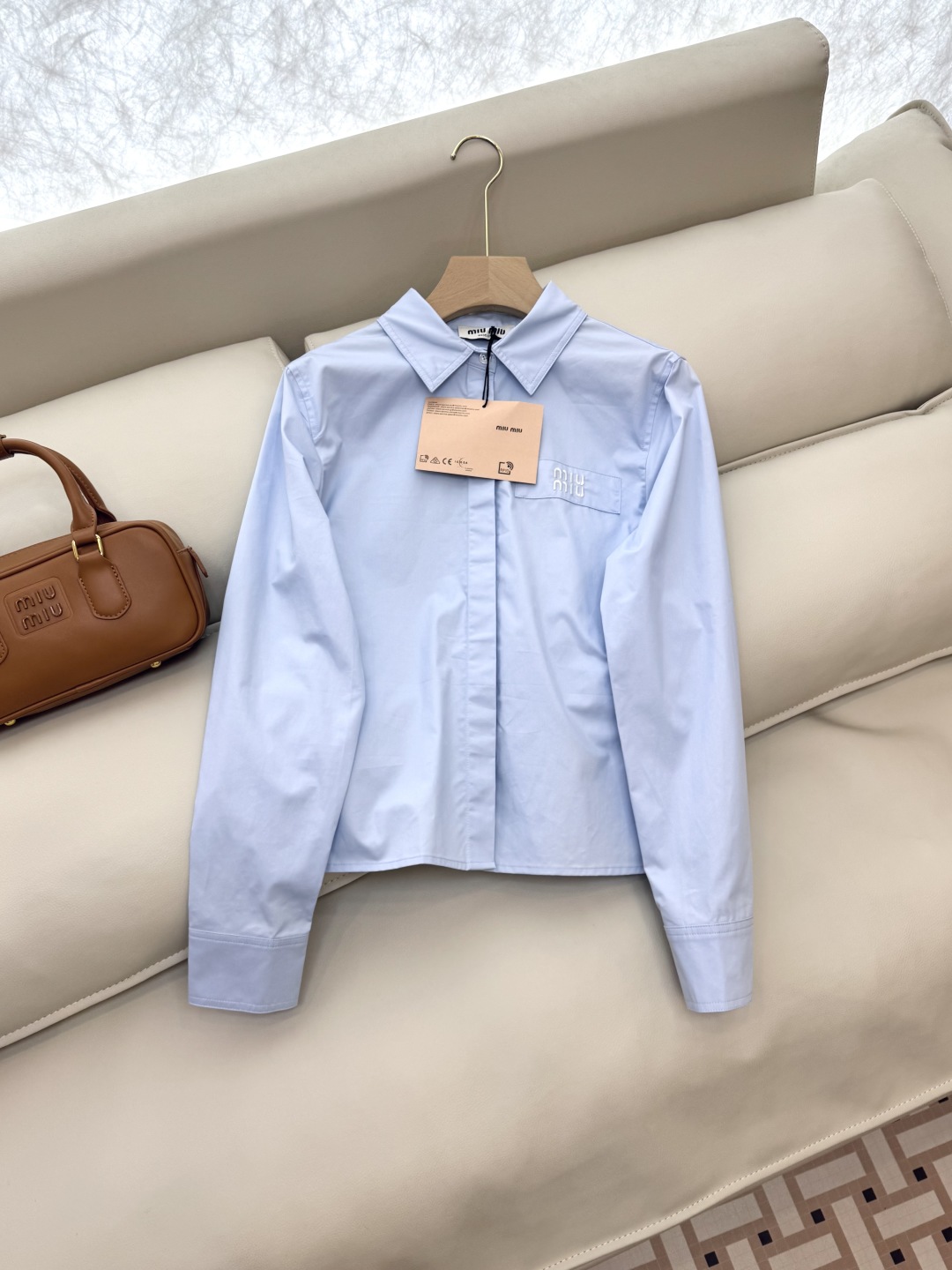 CX069#新款衬衫。
Miu 家 长袖字母绣花衬衫 蓝色 白色 SML
