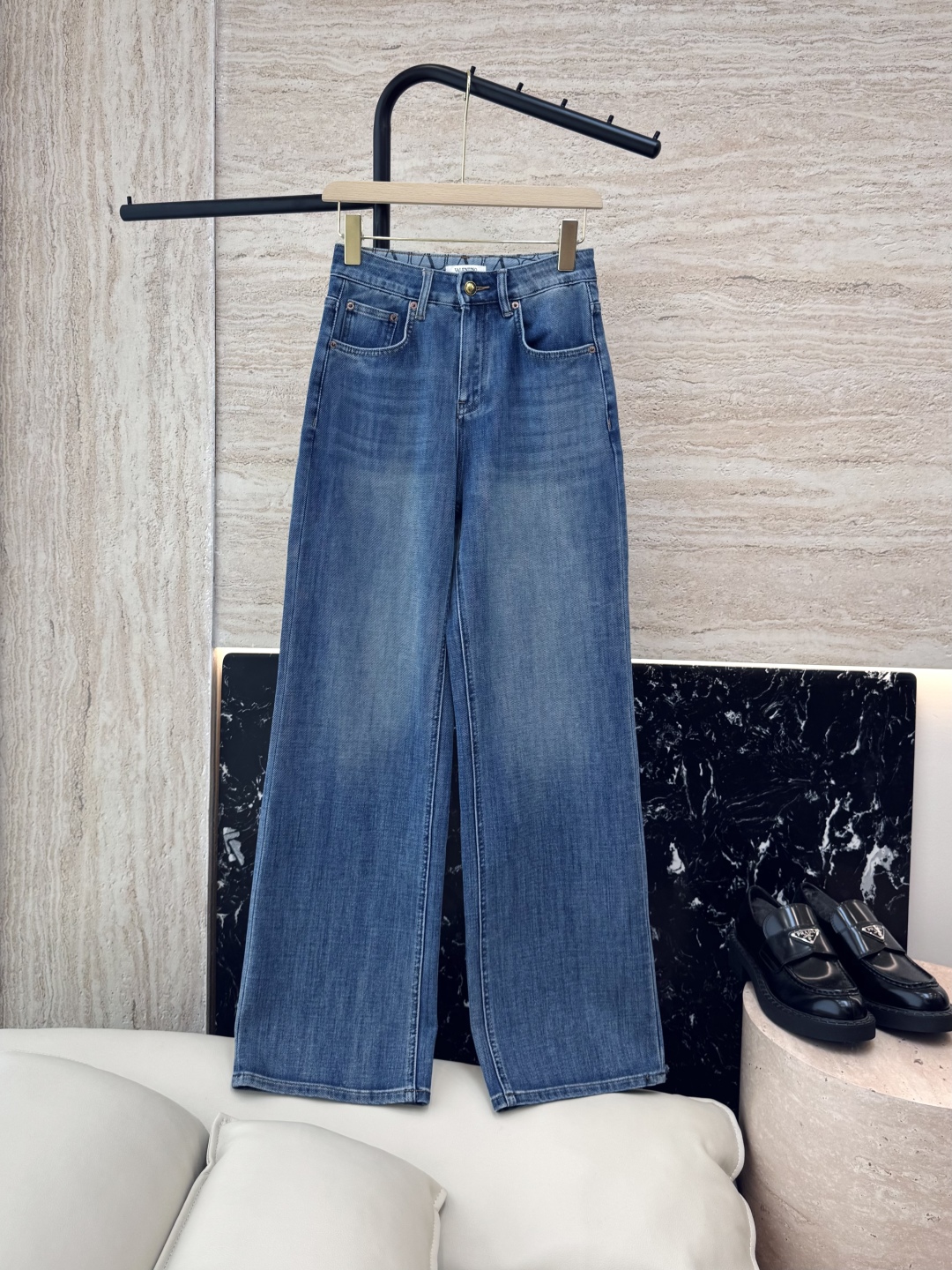 CX081#新款牛仔裤。
Valentino 字母印花内里 牛仔棉显瘦牛仔裤 26-30码