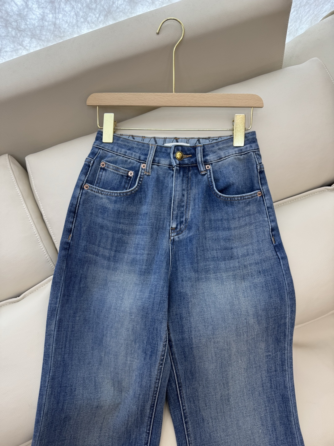 CX081#新款牛仔裤。
Valentino 字母印花内里 牛仔棉显瘦牛仔裤 26-30码