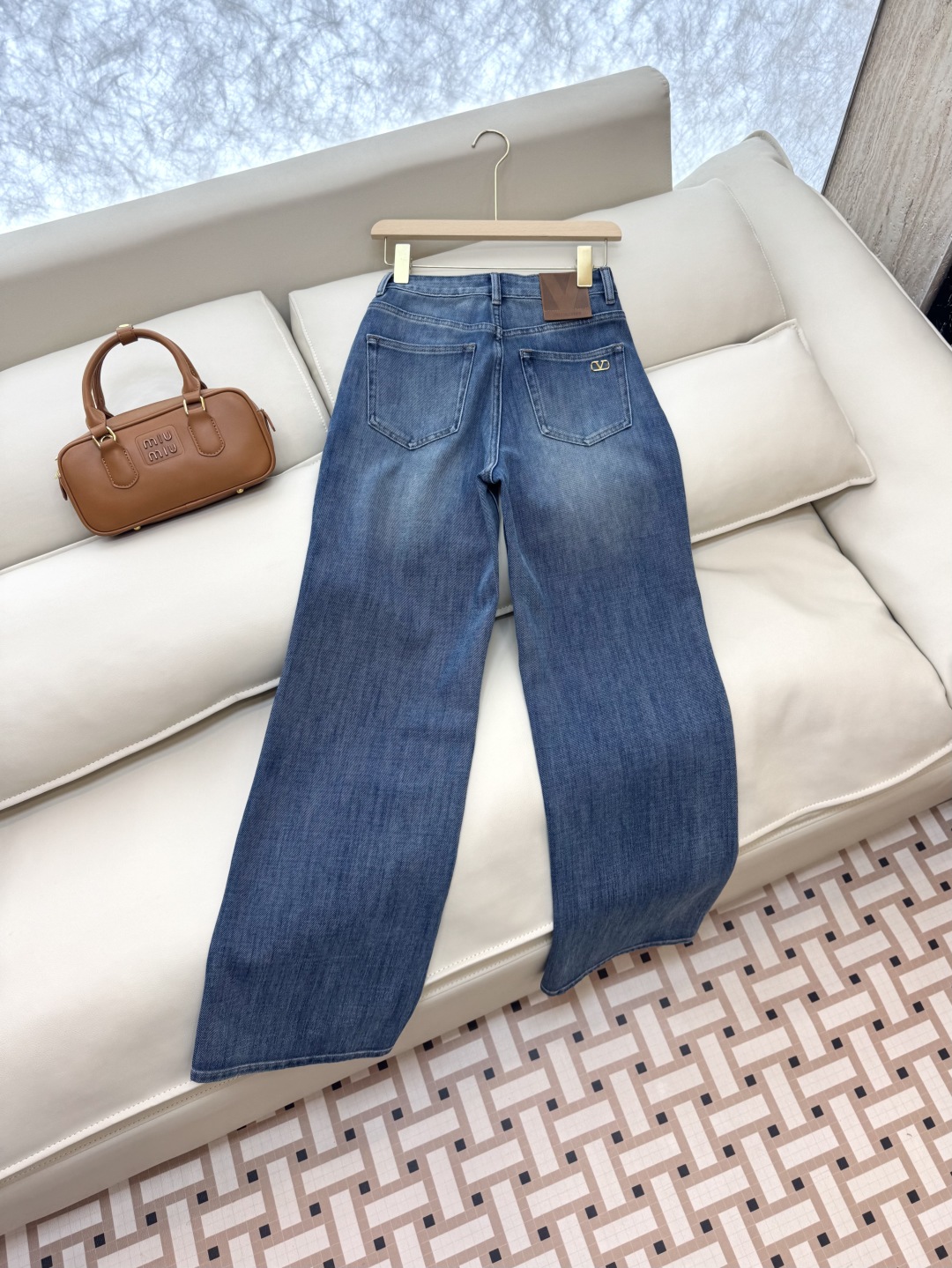 CX081#新款牛仔裤。
Valentino 字母印花内里 牛仔棉显瘦牛仔裤 26-30码