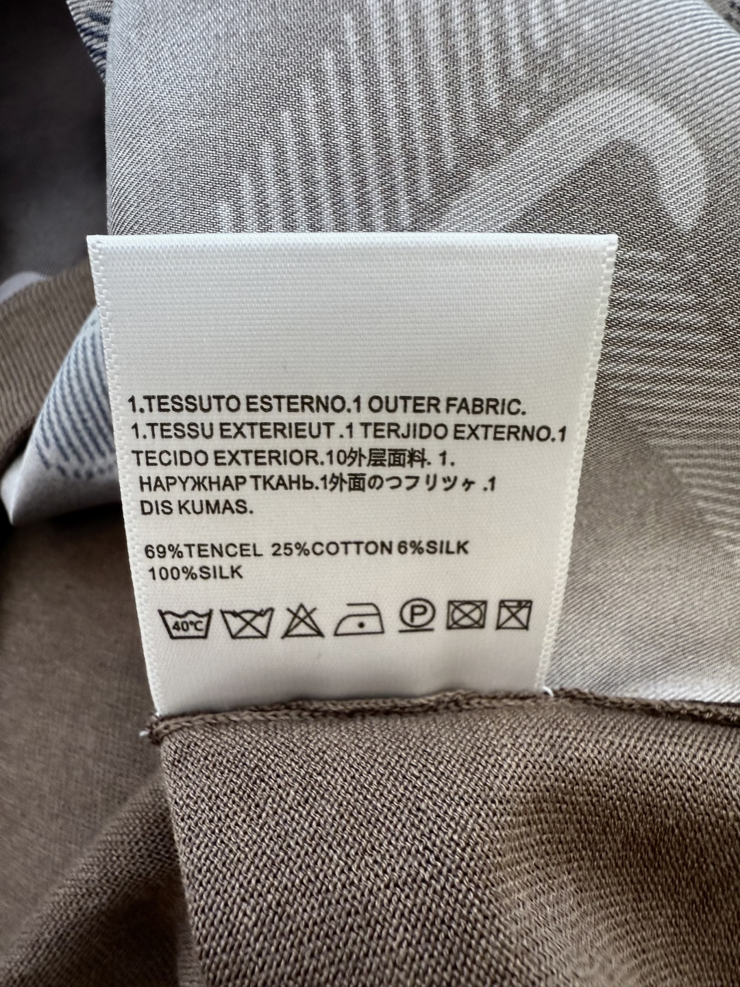 H32530#新款针织衫。
H家 爱马仕 100%真丝印花 拼针织 上衣 白色 咖色 SMLXL