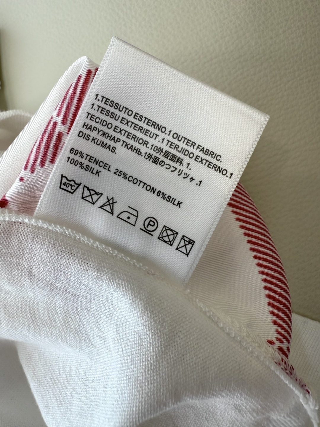 H32530#新款针织衫。
H家 爱马仕 100%真丝印花 拼针织 上衣 白色 咖色 SMLXL
