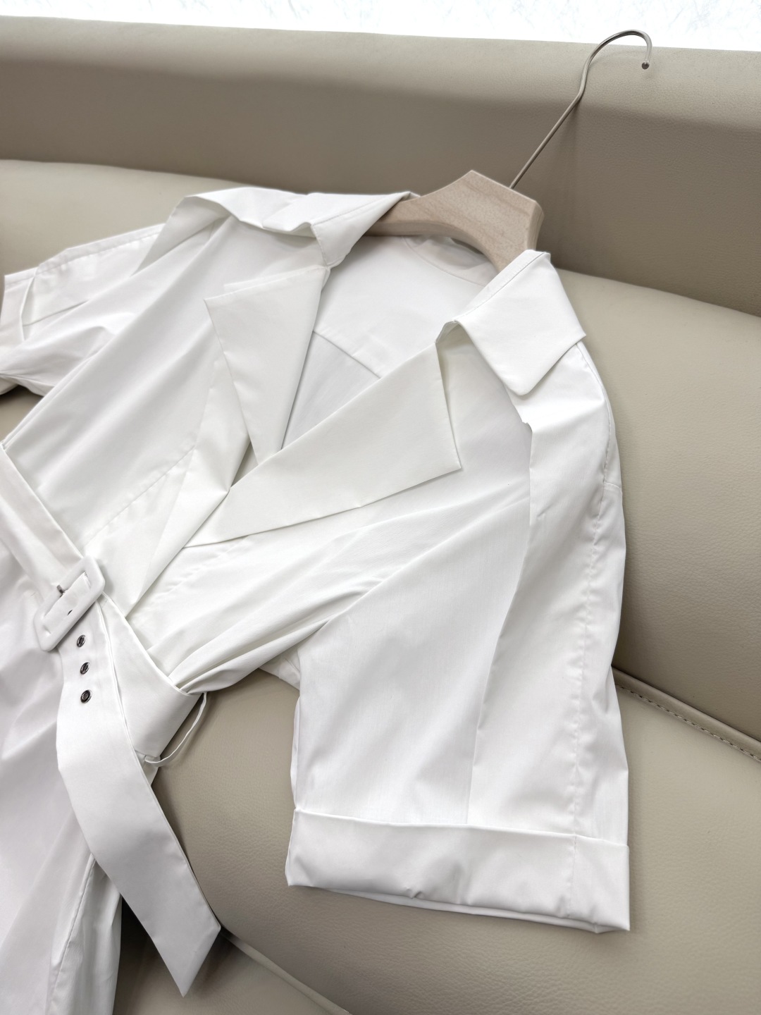 XF035#新款衬衫。
Dior 西装领 显瘦收腰短袖 衬衫 白色 SMLXLXXL