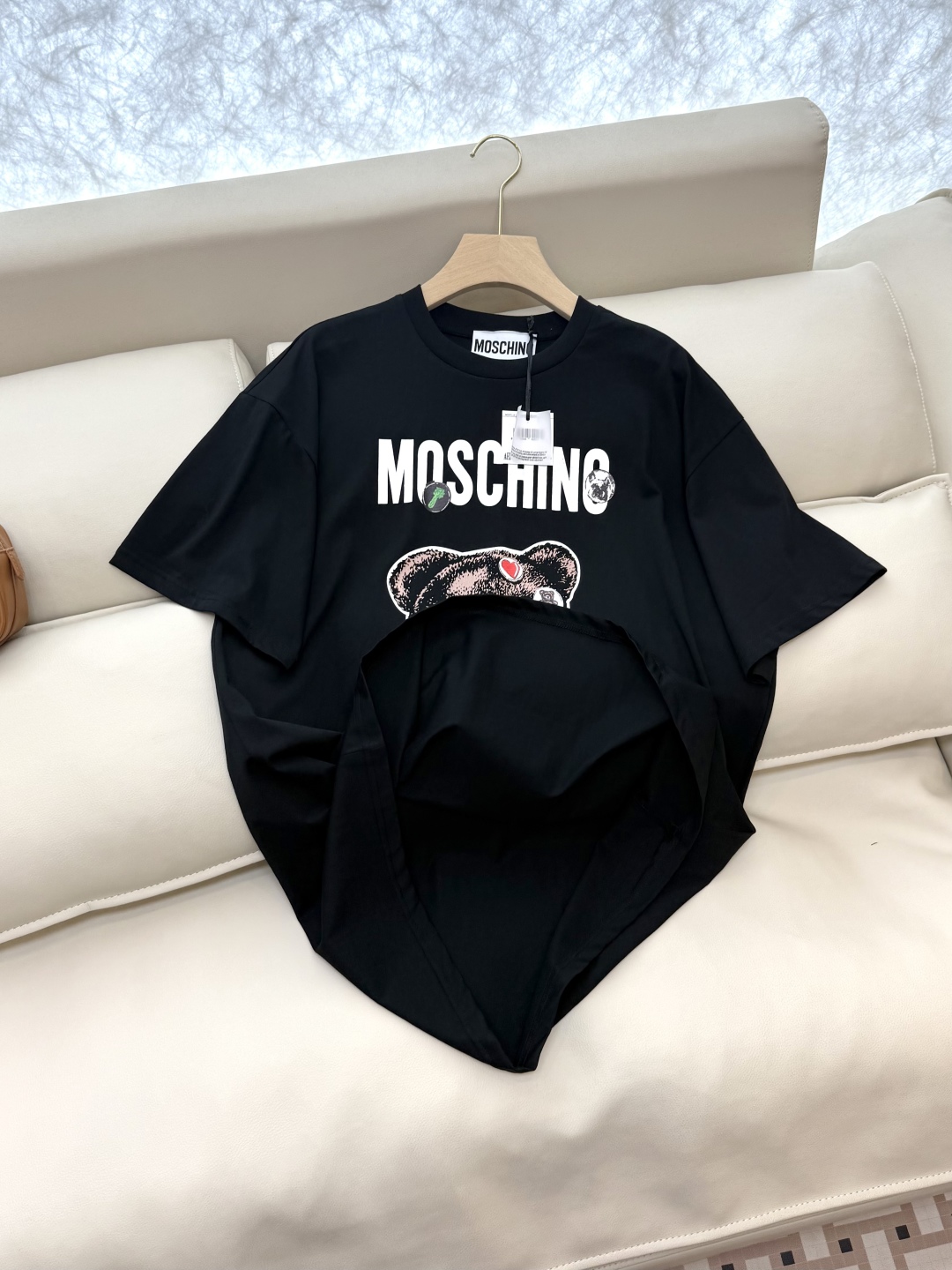 QG090#新款T恤。
MOSCHINO 宝石小熊印花 宽松款 短袖T恤 黑色 白色 SML