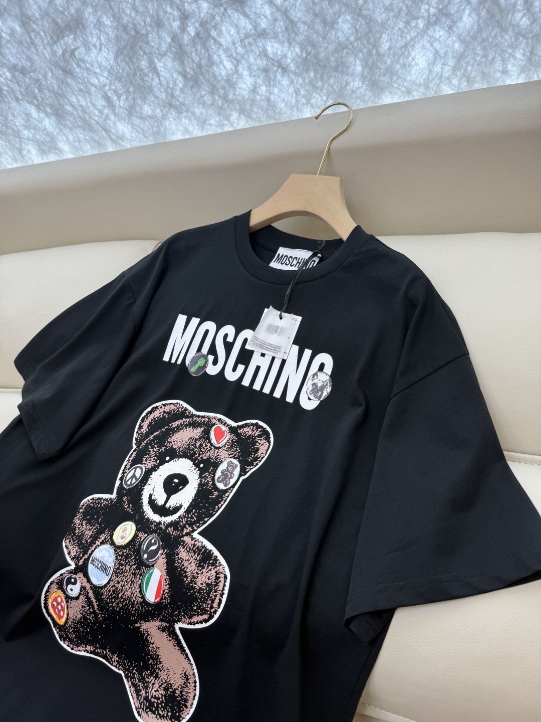 QG090#新款T恤。
MOSCHINO 宝石小熊印花 宽松款 短袖T恤 黑色 白色 SML
