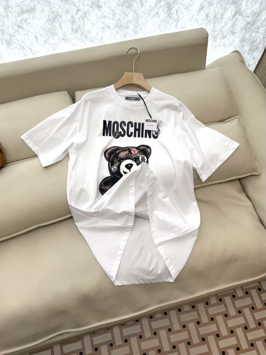 QG090#新款T恤。
MOSCHINO 宝石小熊印花 宽松款 短袖T恤 黑色 白色 SML
