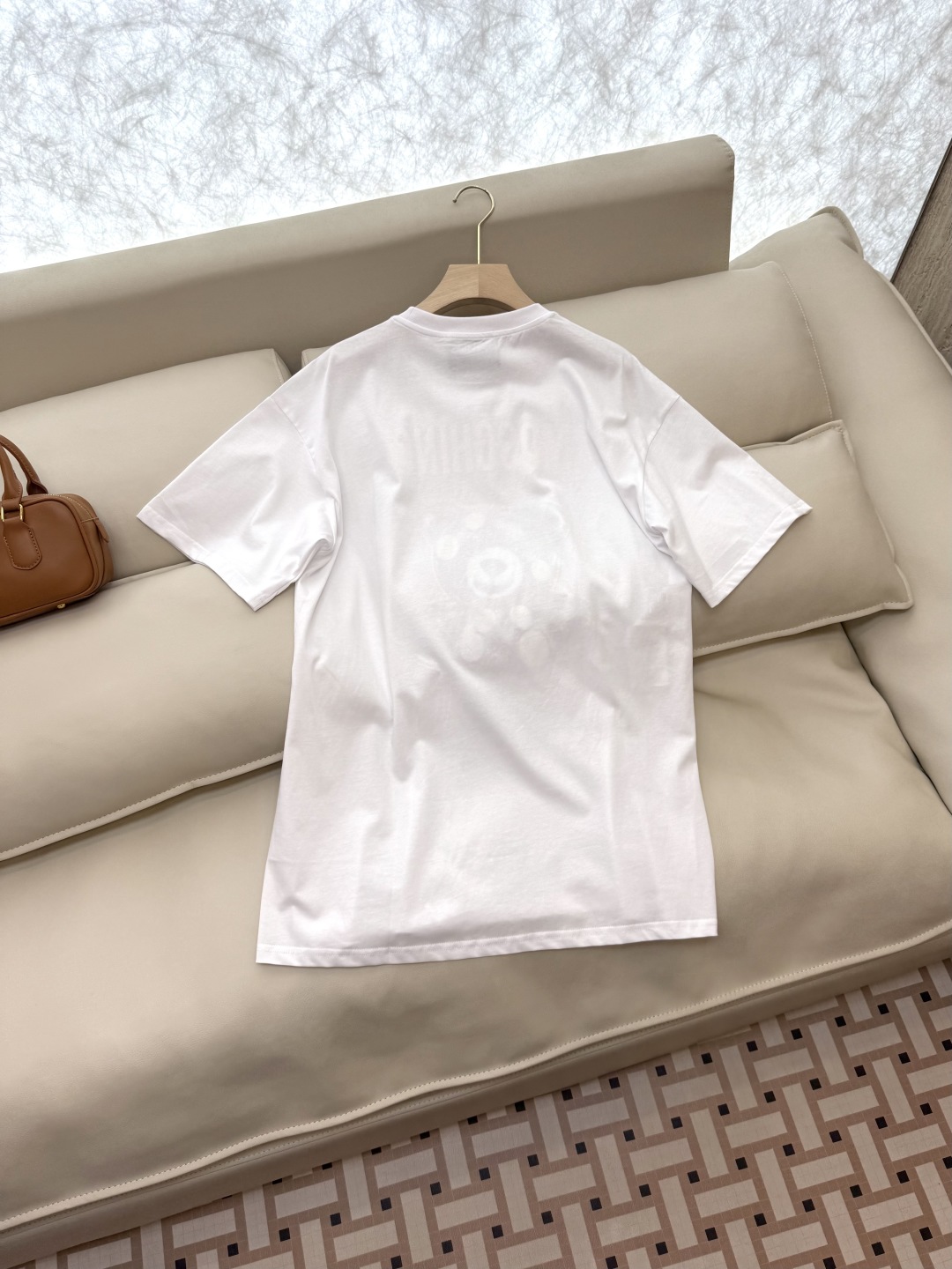 QG090#新款T恤。
MOSCHINO 宝石小熊印花 宽松款 短袖T恤 黑色 白色 SML