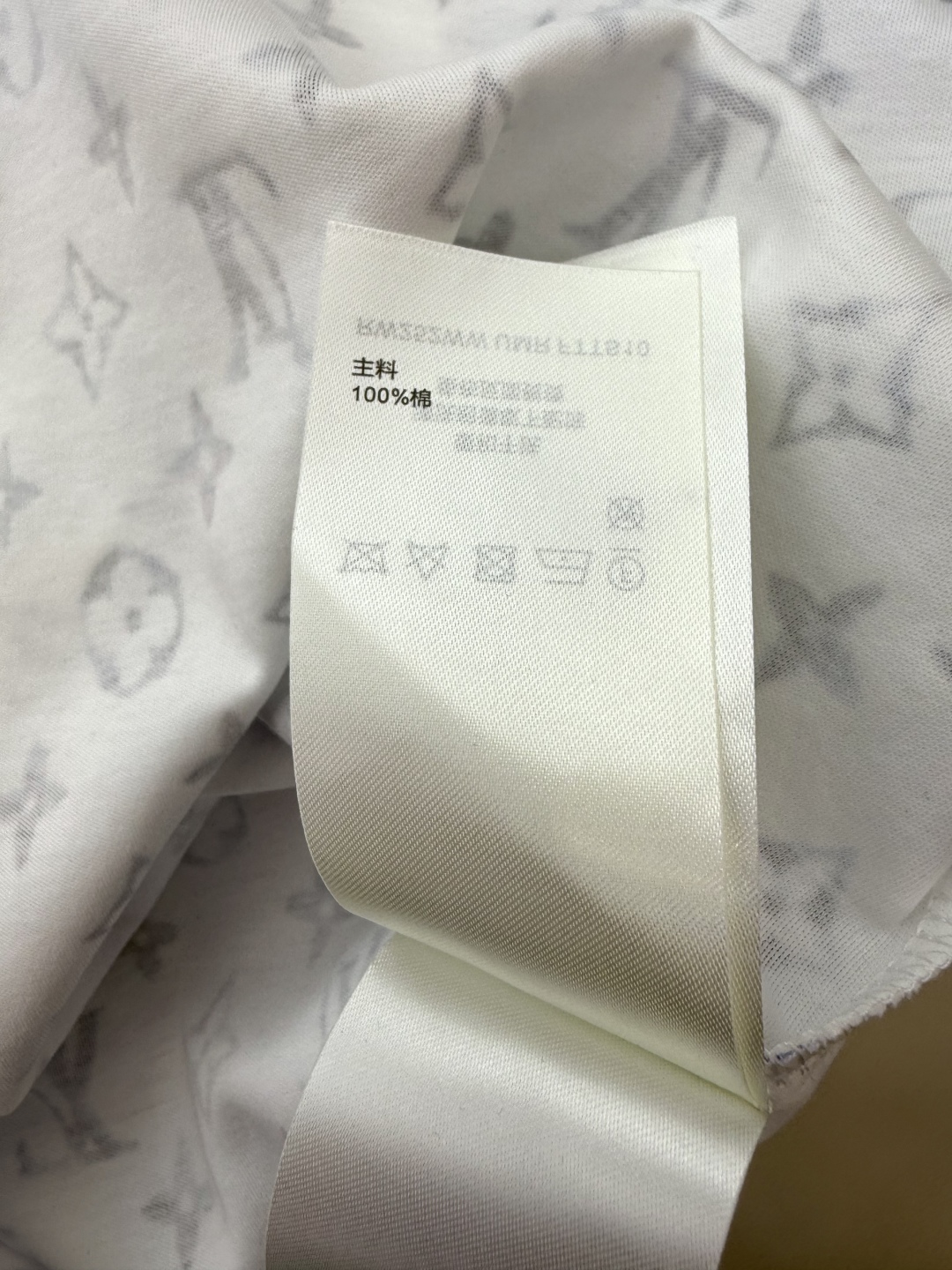 QG091#新款T恤。
Lv 老花logo字母 一字肩印花短袖T恤 SML