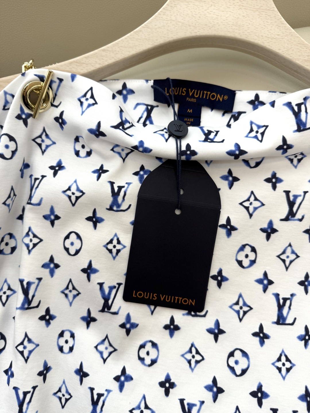 QG091#新款T恤。
Lv 老花logo字母 一字肩印花短袖T恤 SML