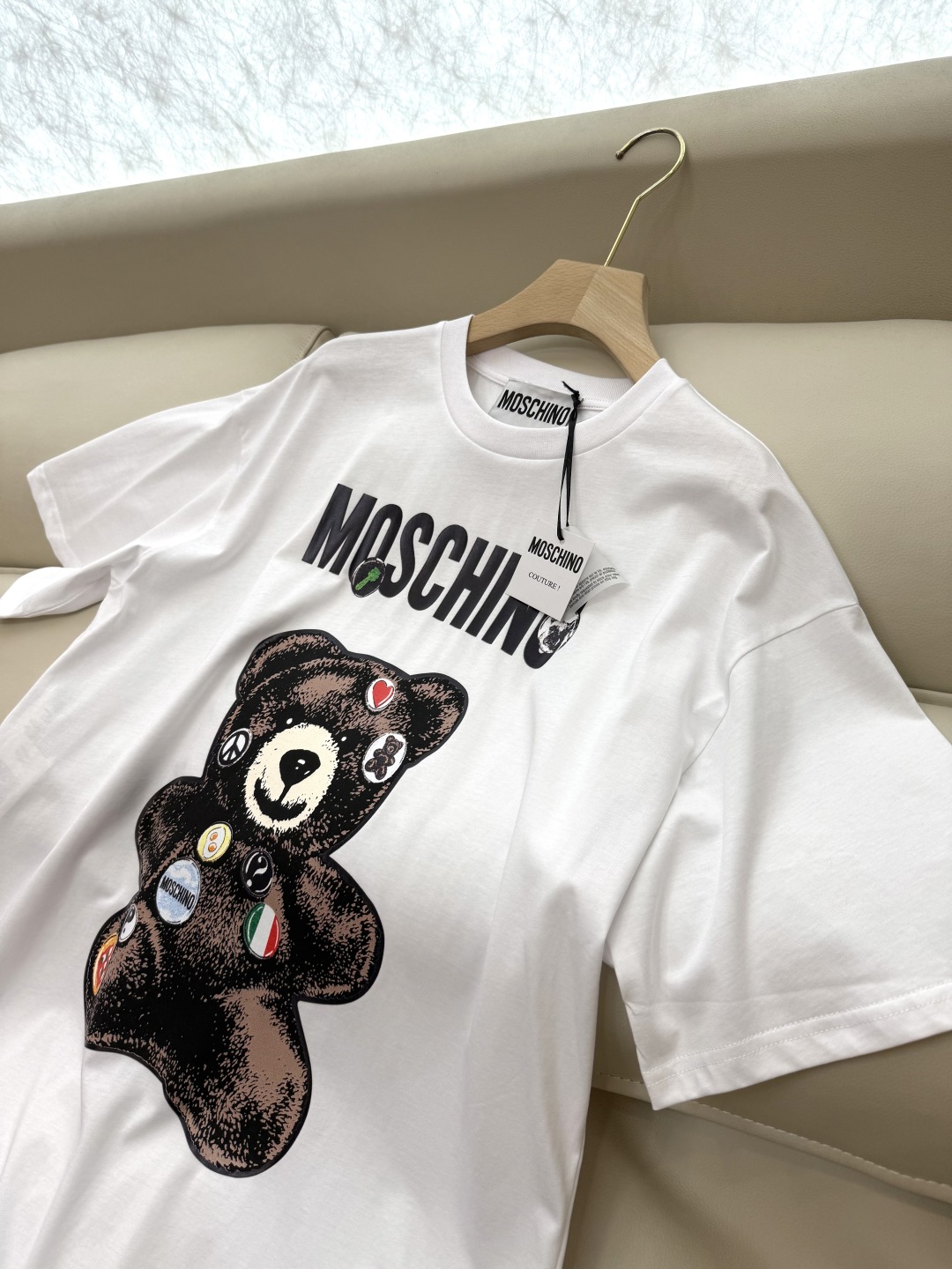 QG090#新款T恤。
MOSCHINO 宝石小熊印花 宽松款 短袖T恤 黑色 白色 SML