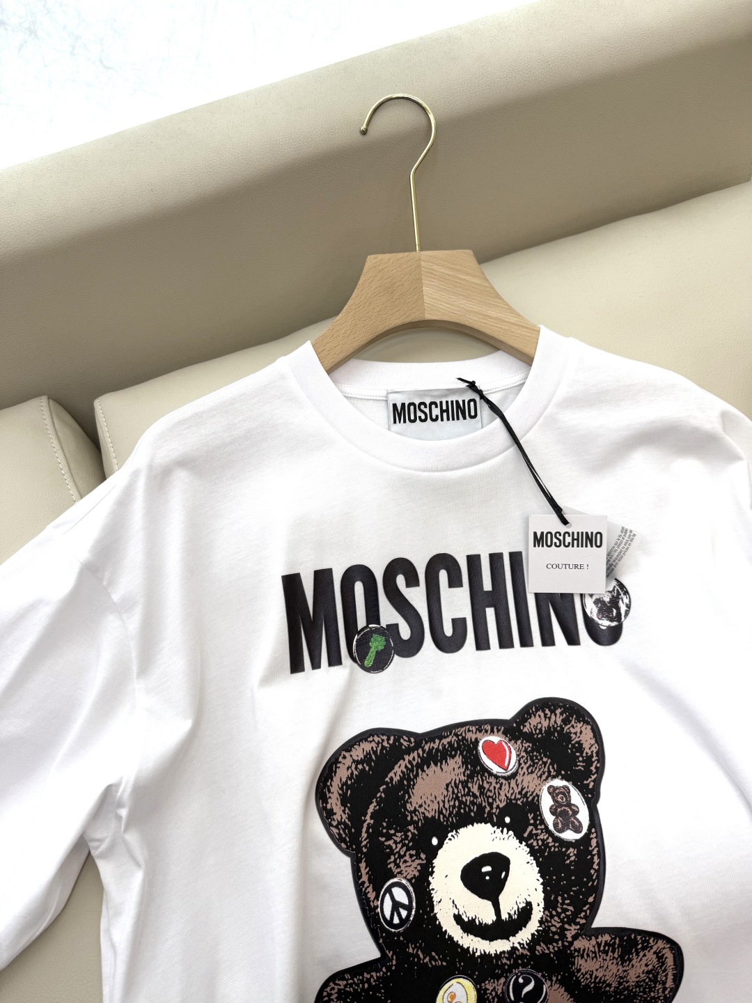 QG090#新款T恤。
MOSCHINO 宝石小熊印花 宽松款 短袖T恤 黑色 白色 SML