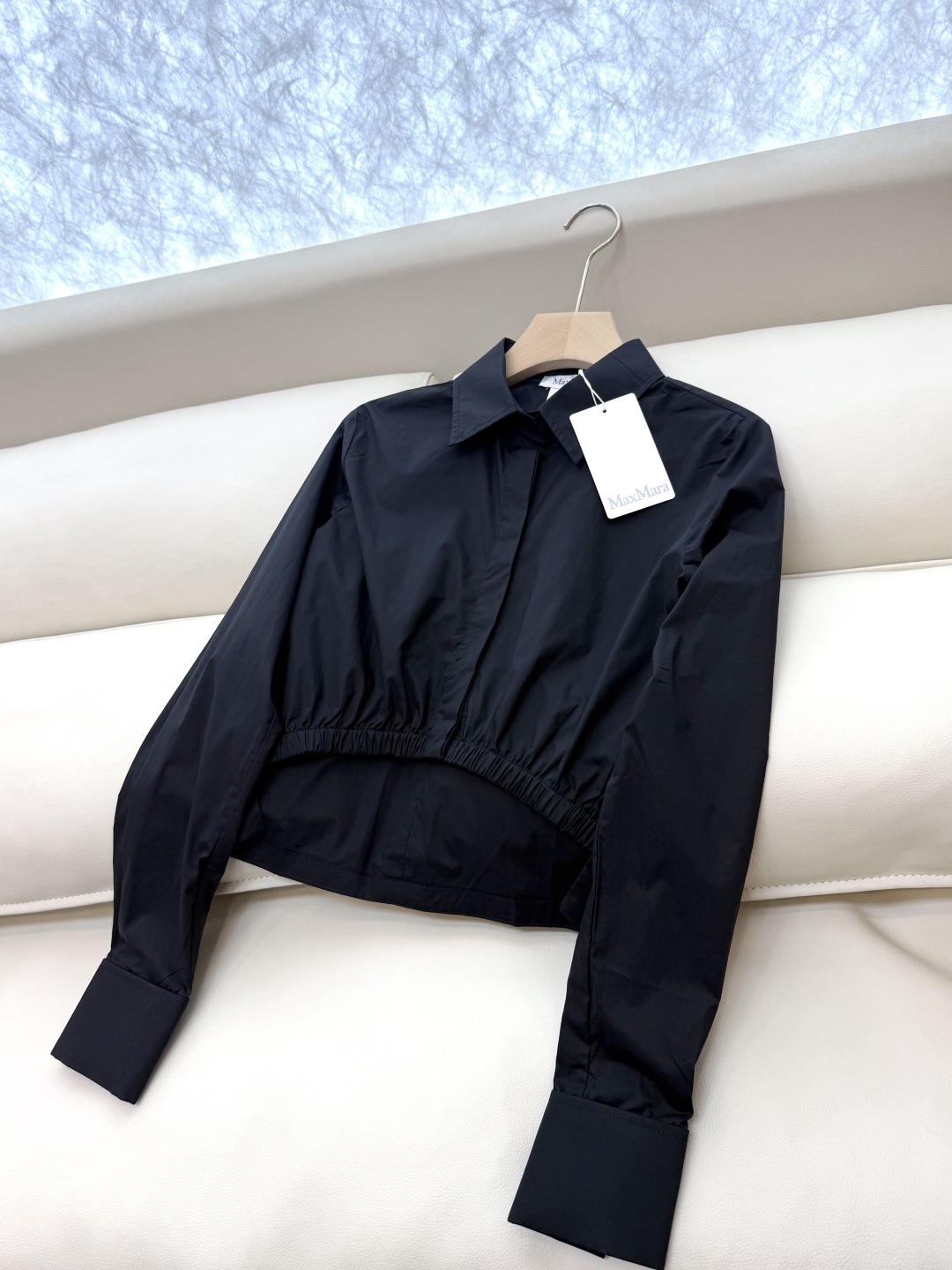 QG093#新款衬衫。
Max mara 长袖短款衬衫 黑色 白色 36/38/40