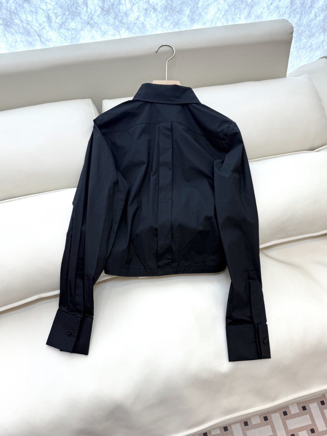 QG093#新款衬衫。
Max mara 长袖短款衬衫 黑色 白色 36/38/40