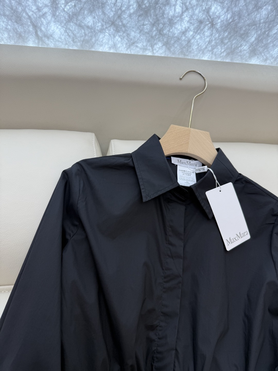 QG093#新款衬衫。
Max mara 长袖短款衬衫 黑色 白色 36/38/40