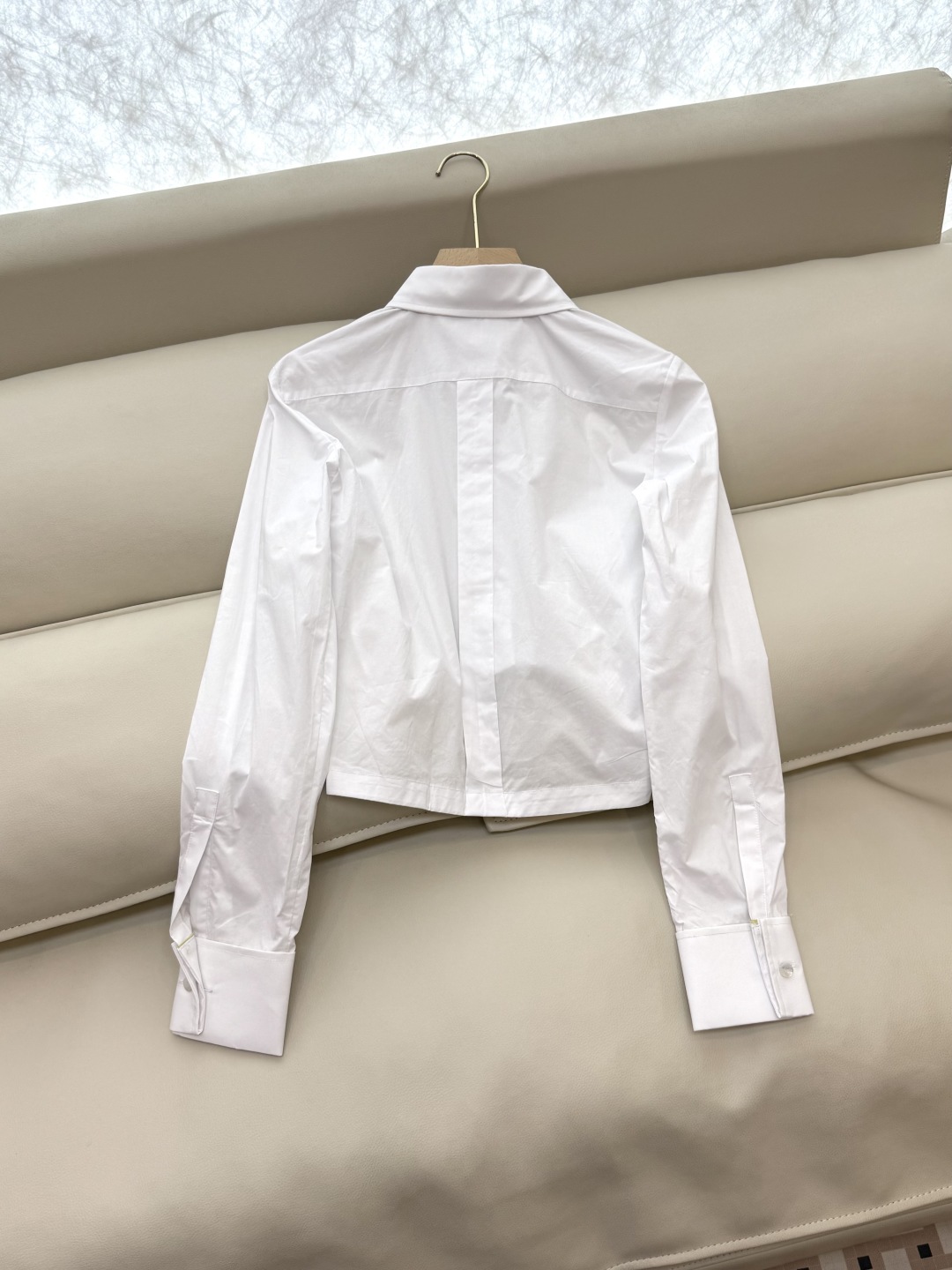 QG093#新款衬衫。
Max mara 长袖短款衬衫 黑色 白色 36/38/40