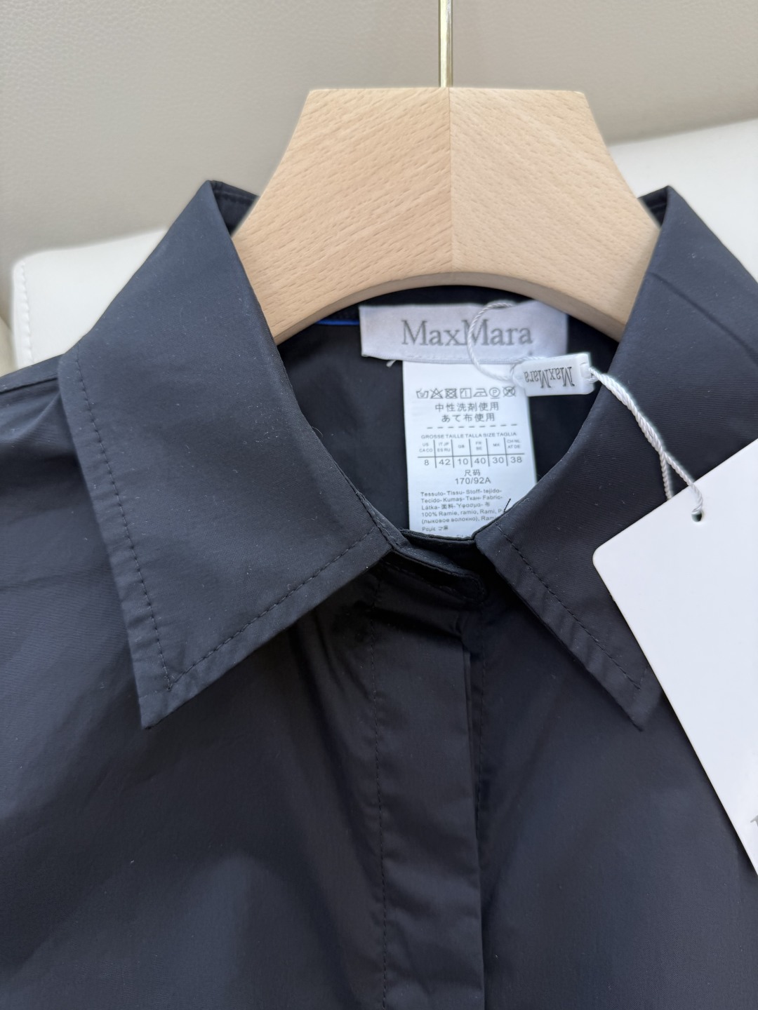 QG093#新款衬衫。
Max mara 长袖短款衬衫 黑色 白色 36/38/40