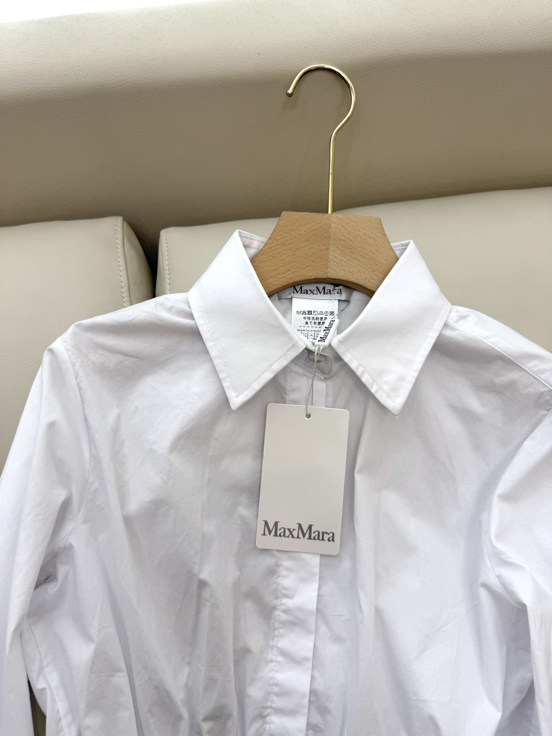 QG093#新款衬衫。
Max mara 长袖短款衬衫 黑色 白色 36/38/40