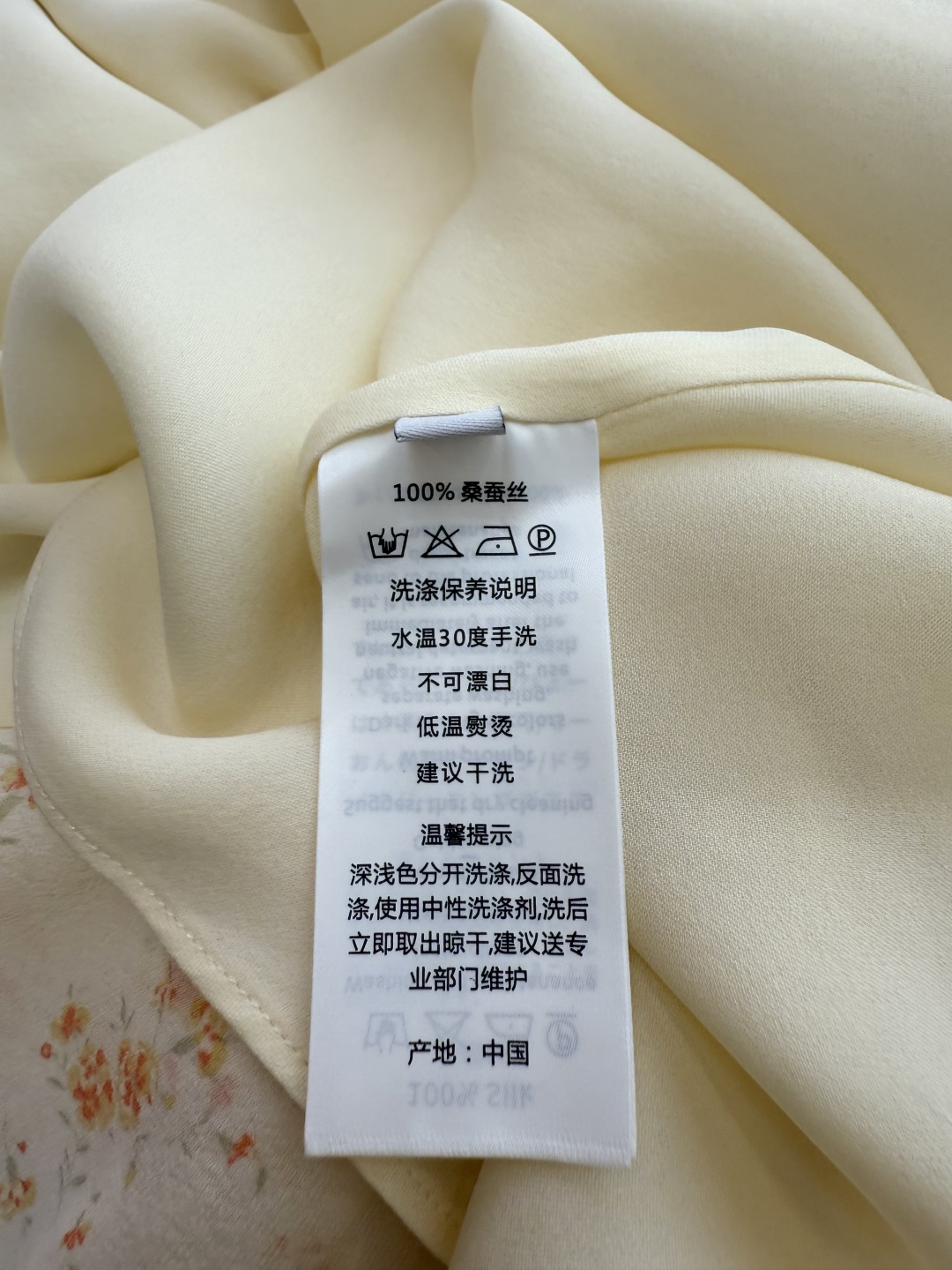 LL034#新款连衣裙。
Celine 深V领 100% 真丝印花连衣裙 SMLXL
