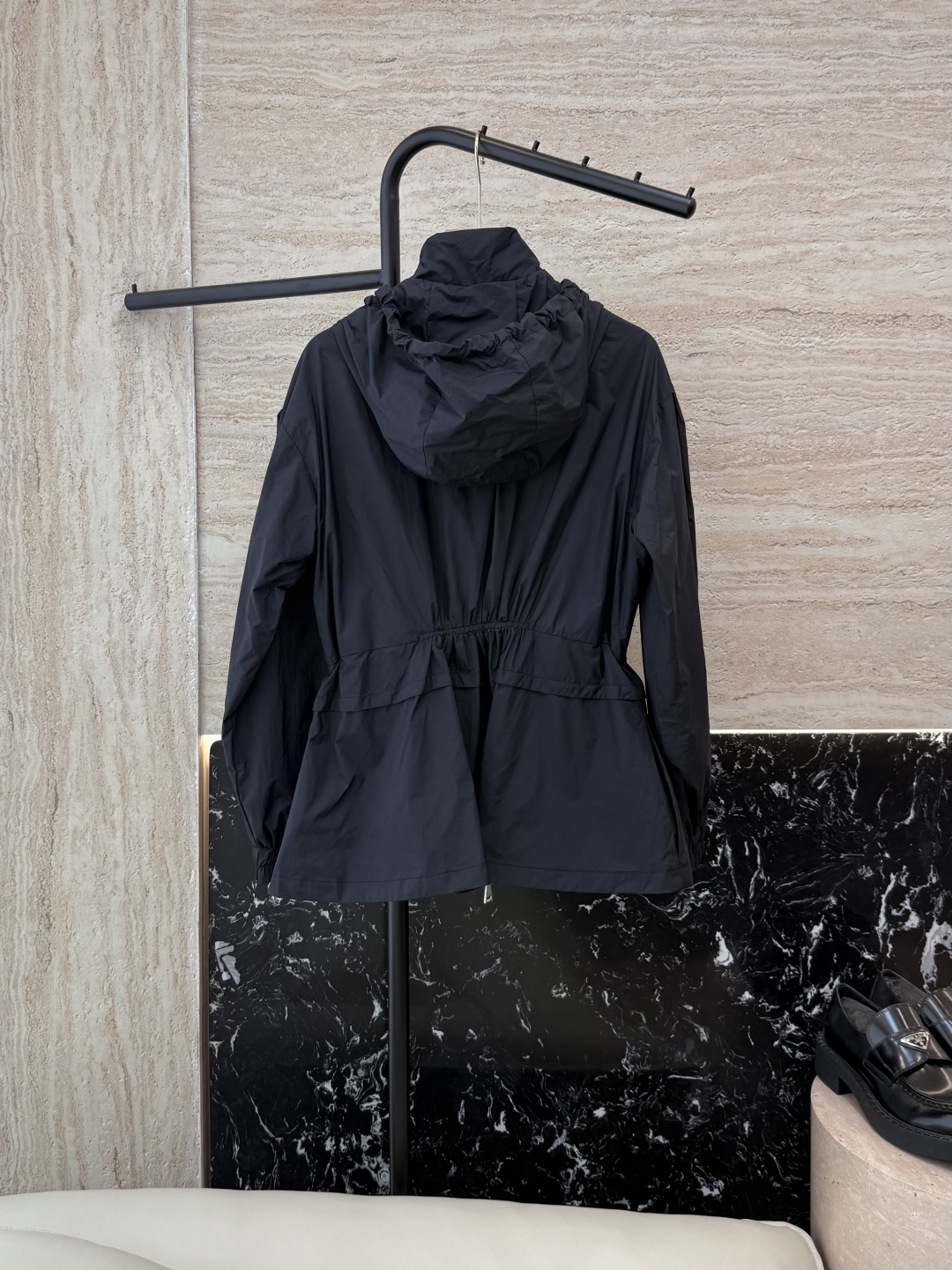 MN058#新款防晒服。
Moncler 最新款短款 防晒外套 米色 黑色 0-1-2 码 
