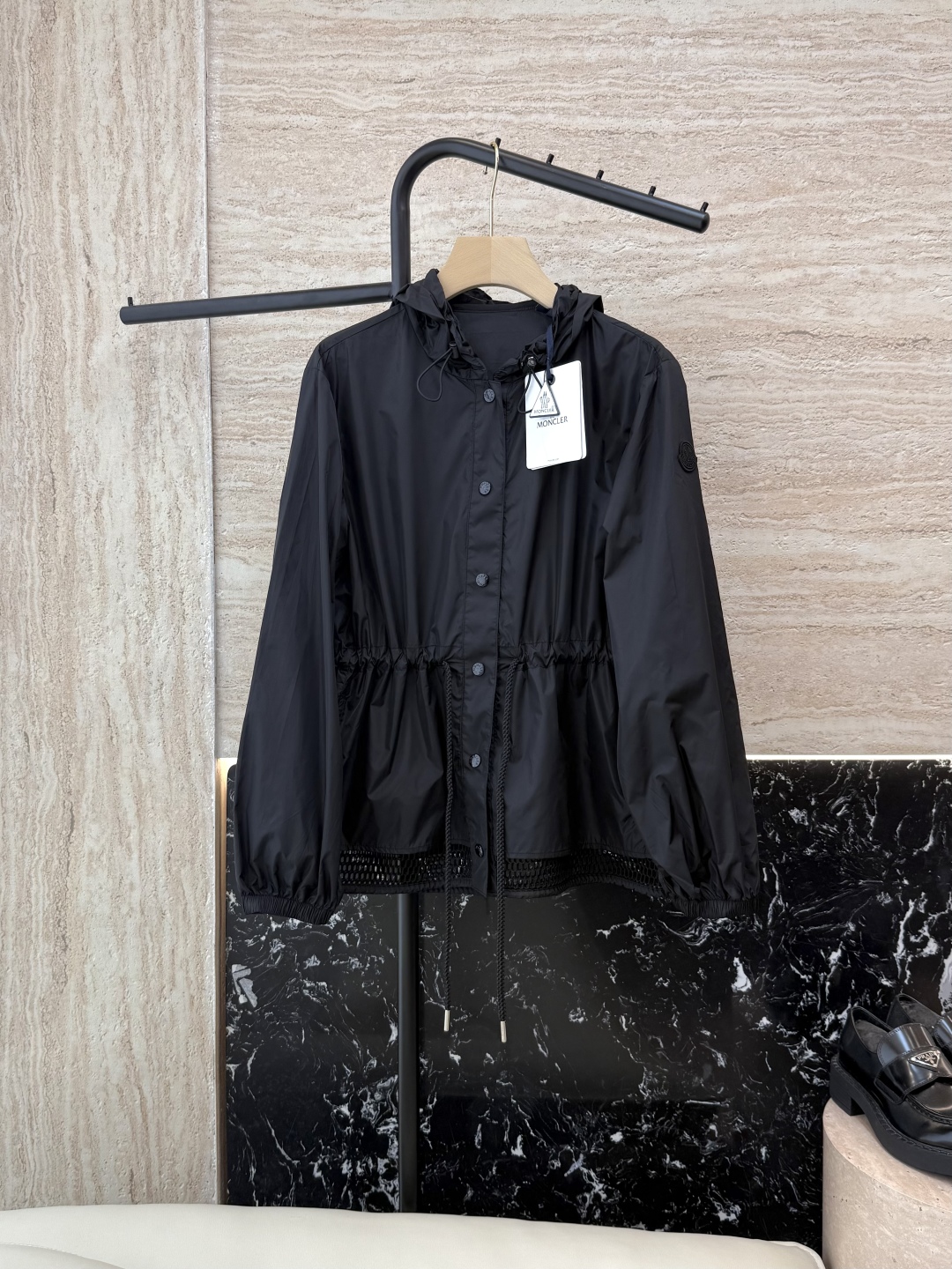 MN059#新款防晒服。
Moncler 最新款短款 防晒外套 米色 黑色 0-1-2 码 