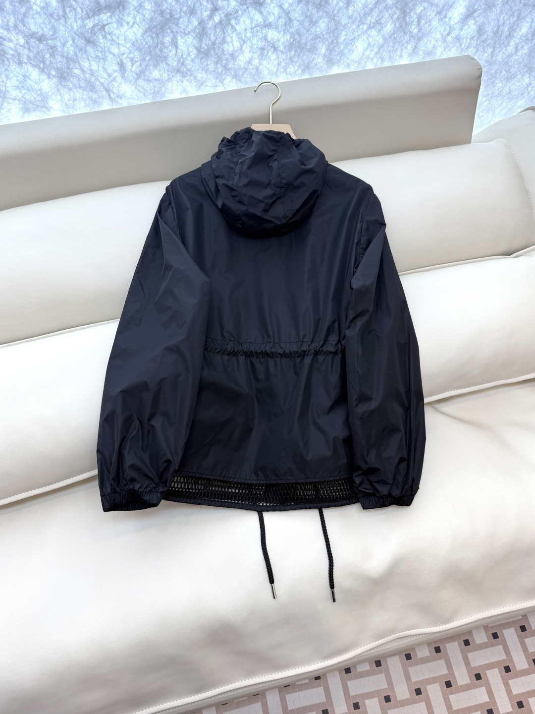 MN059#新款防晒服。
Moncler 最新款短款 防晒外套 米色 黑色 0-1-2 码 