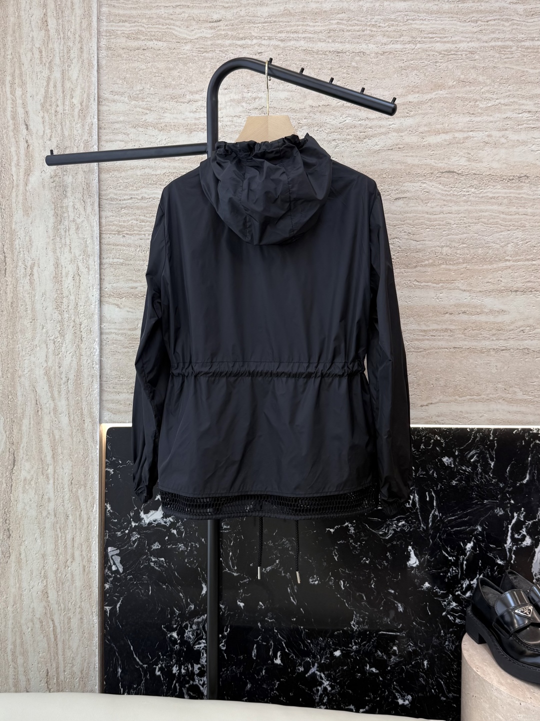 MN059#新款防晒服。
Moncler 最新款短款 防晒外套 米色 黑色 0-1-2 码 