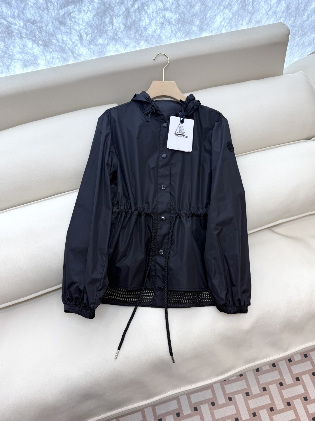 MN059#新款防晒服。
Moncler 最新款短款 防晒外套 米色 黑色 0-1-2 码 